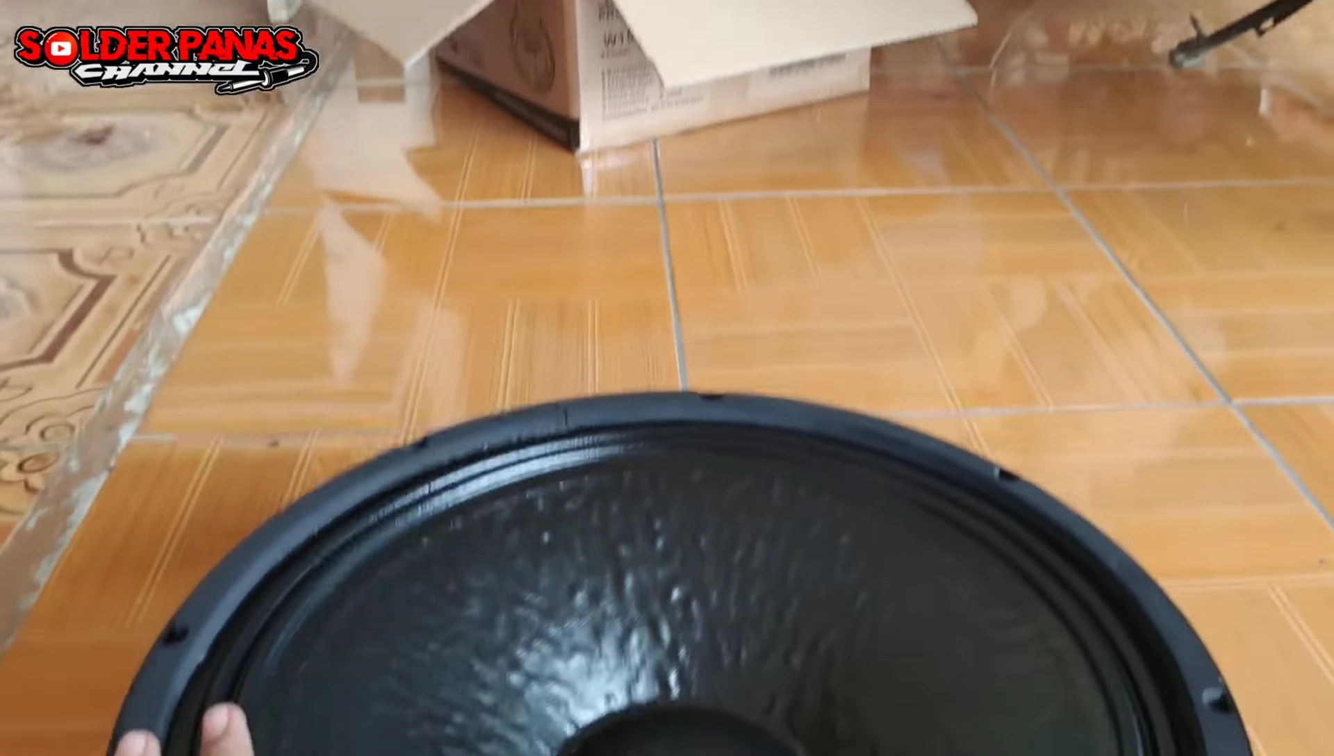 Damaged speaker box, double boxed