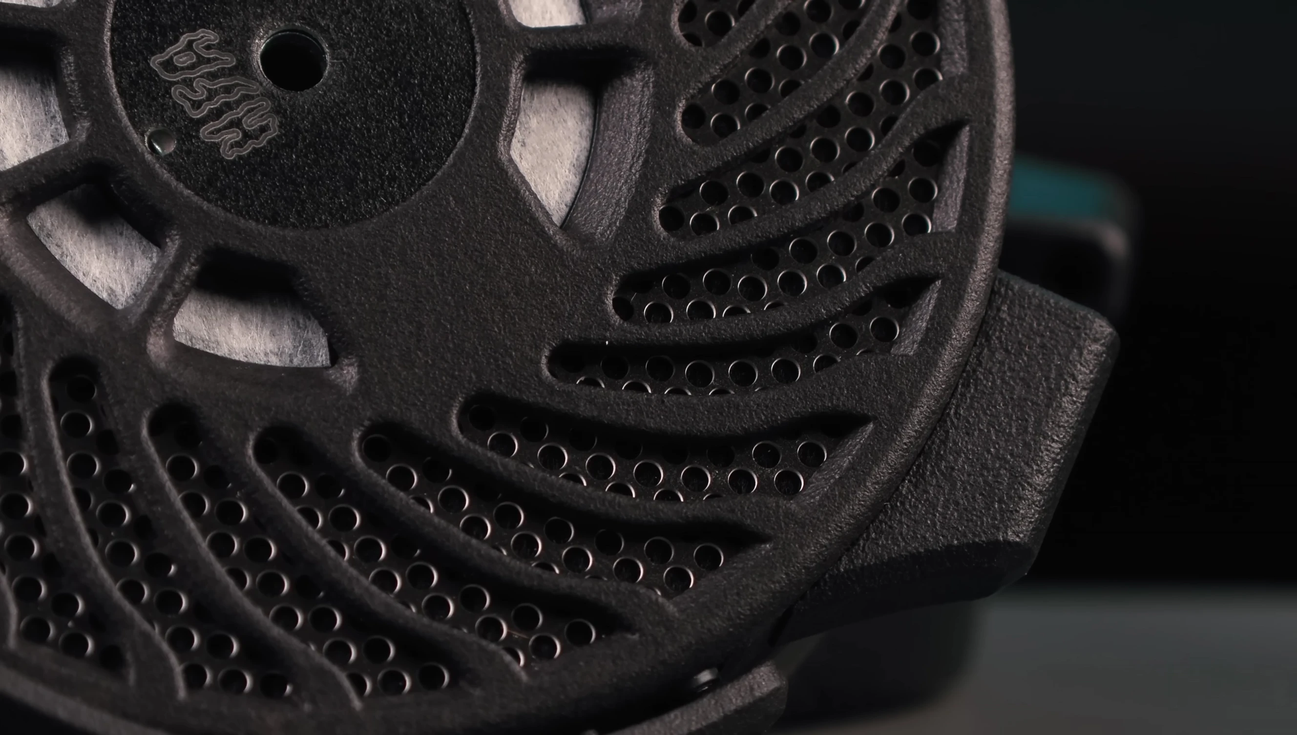 Detail shot of the cable routing through the fin