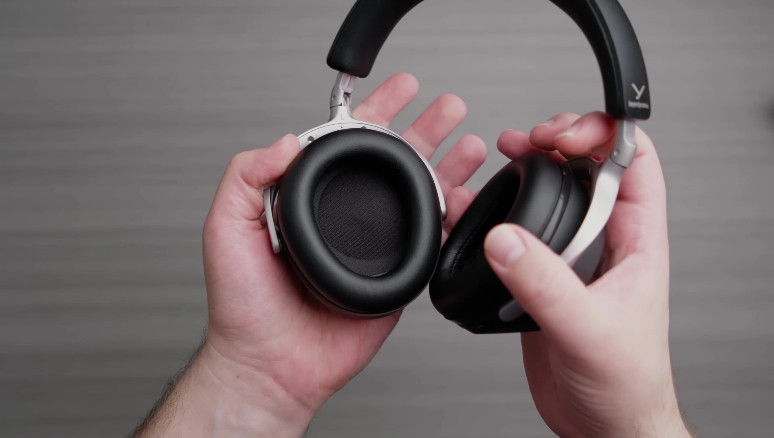 Image showing the unique shape of the earcups.