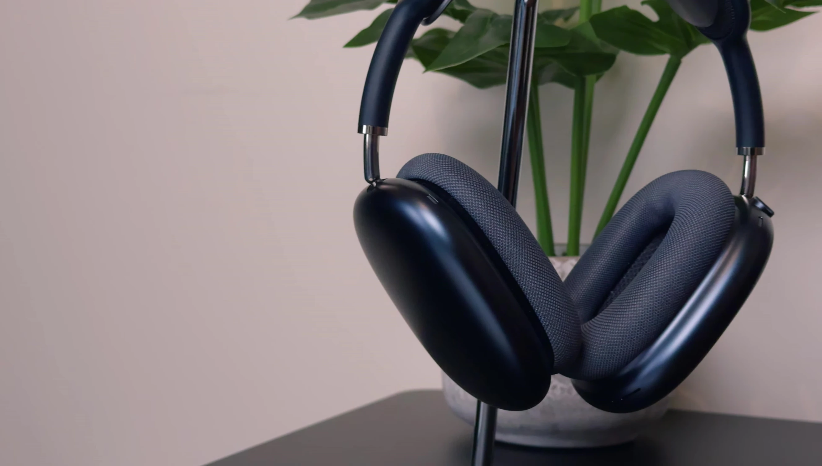 AirPods Max highlighting the absence of a power button