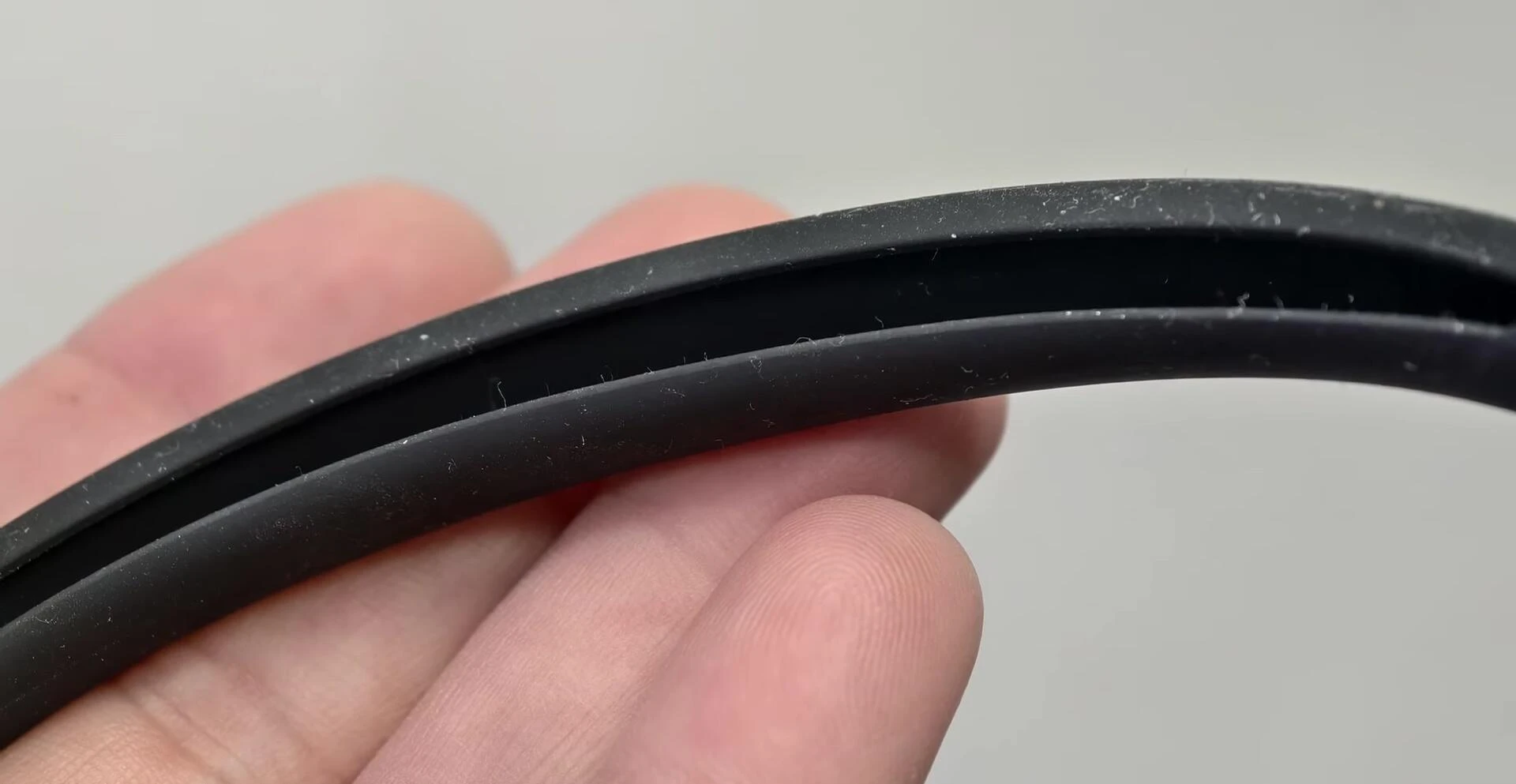 Image showcasing the adjustable pads and open-fold rubber material.