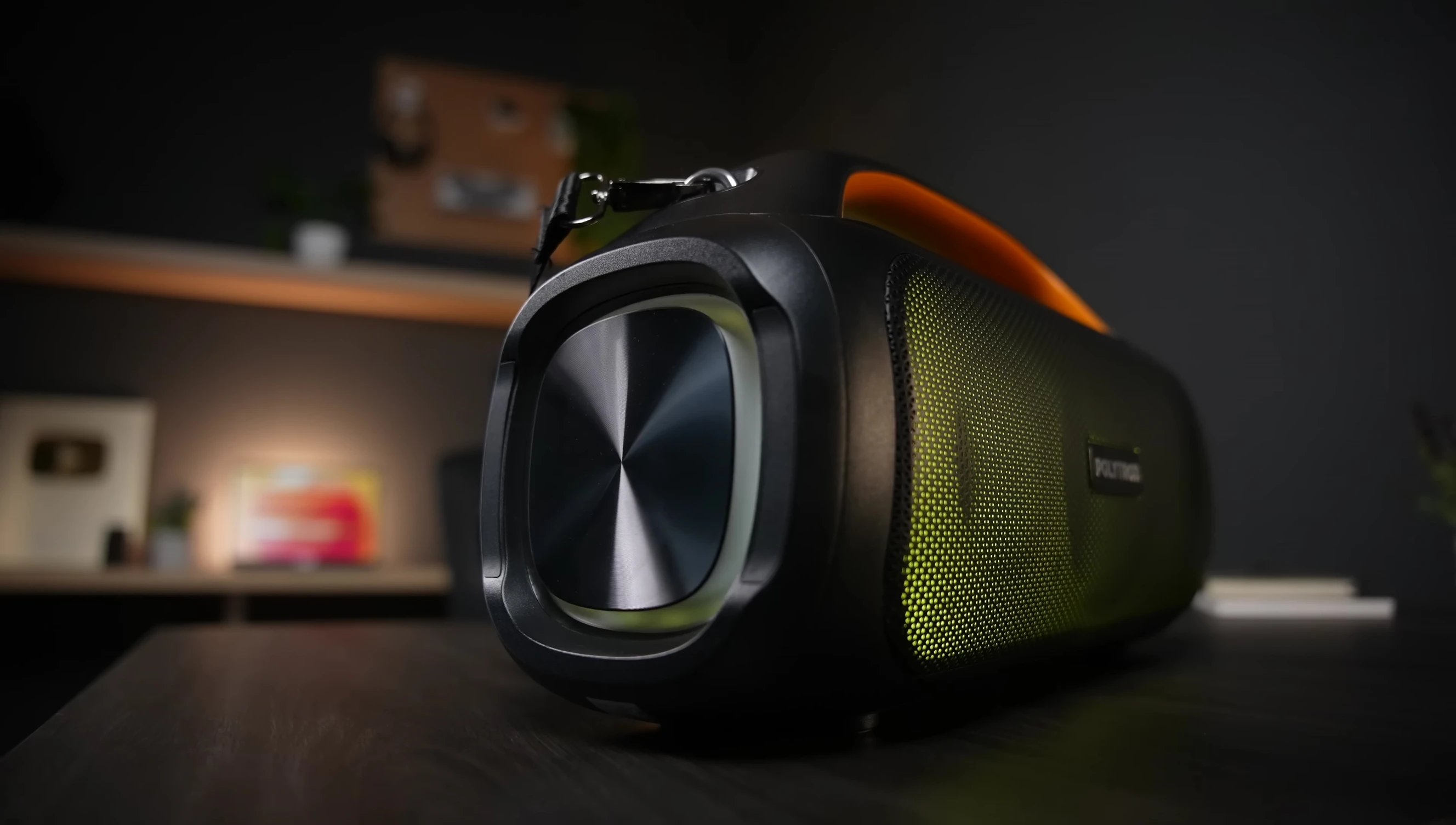 The reviewer describes the indoor sound quality of the speaker.