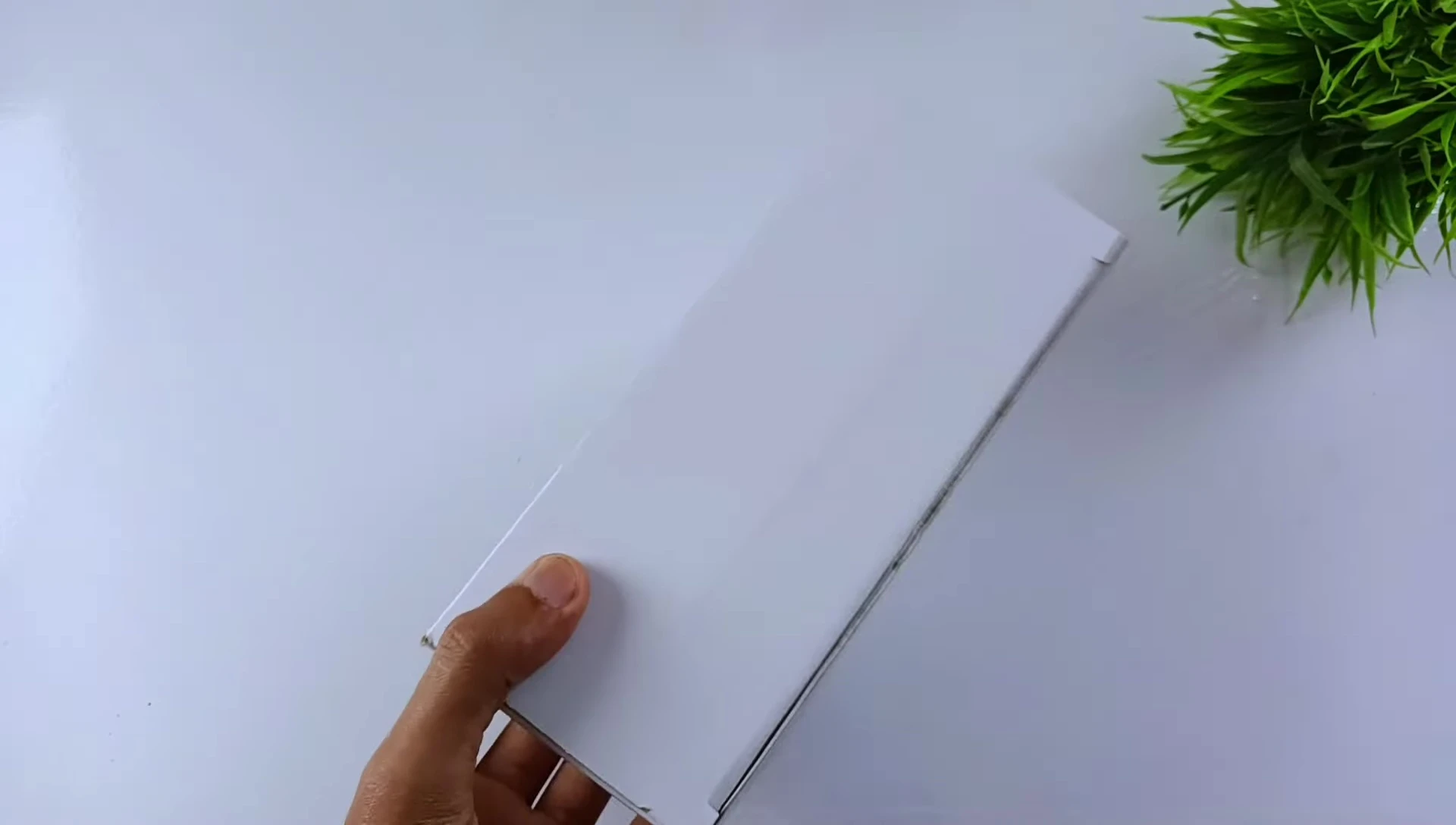 The F Ferons speaker box, showing the packaging design.