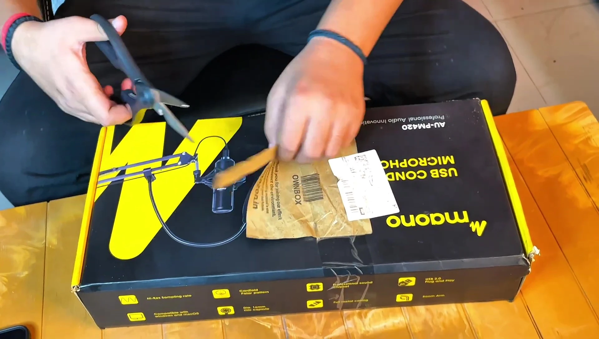 Unboxing the Maono AU-PM420 microphone