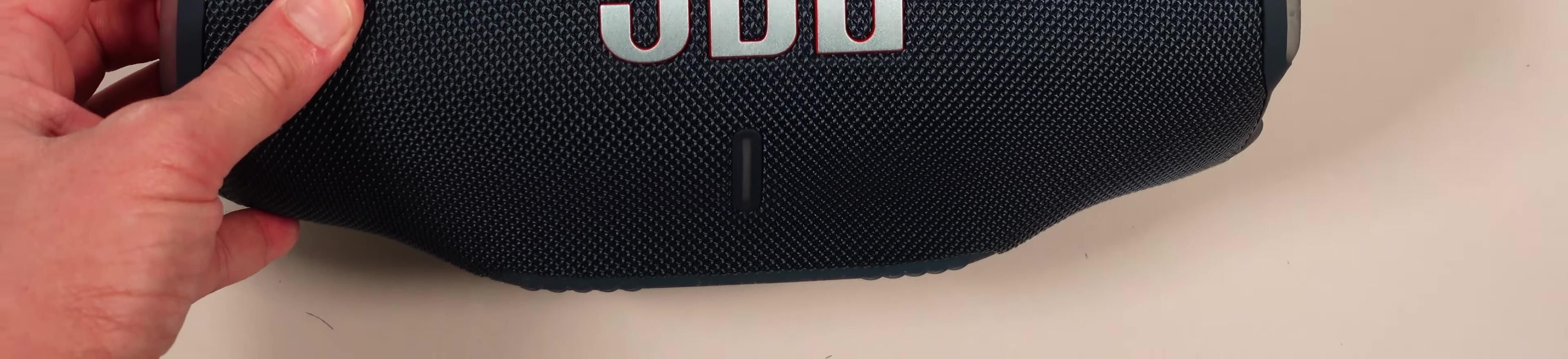 Speaker specifications highlighted