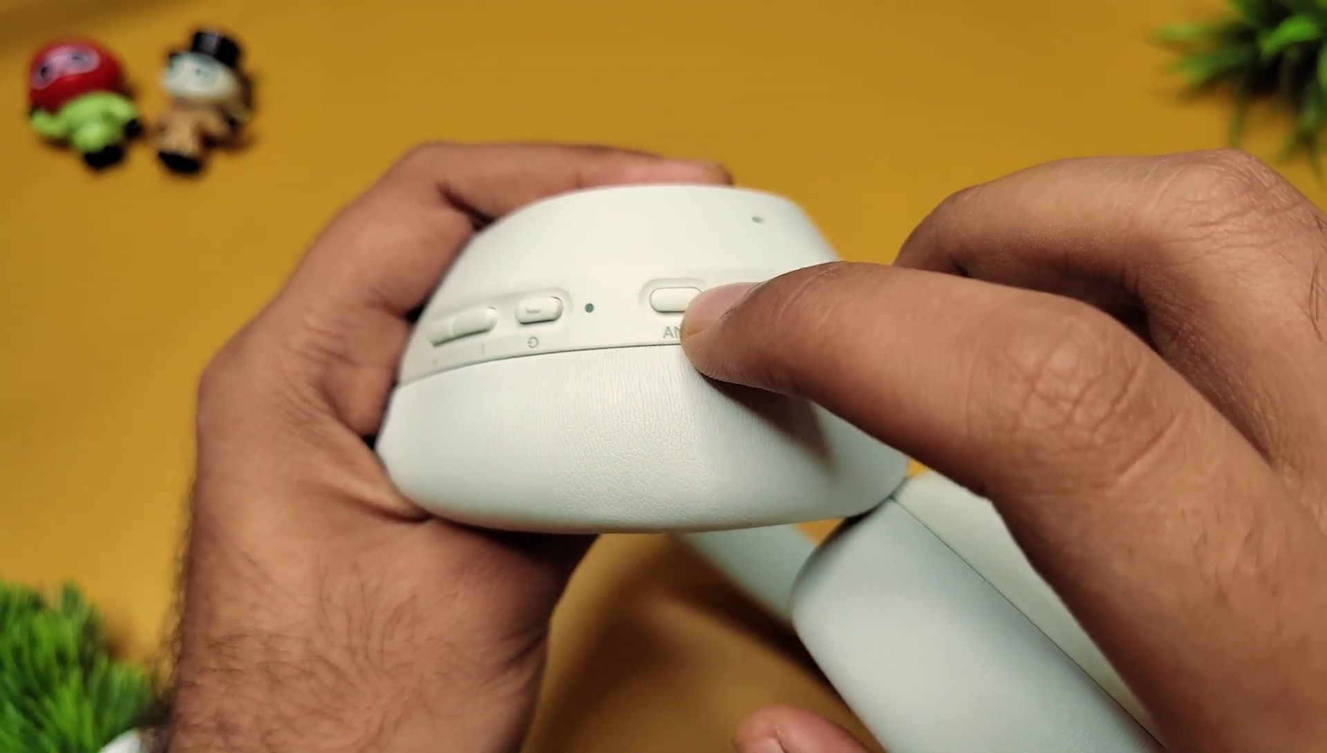Detailing the Noise Airwave Max 5's NC button and its various modes