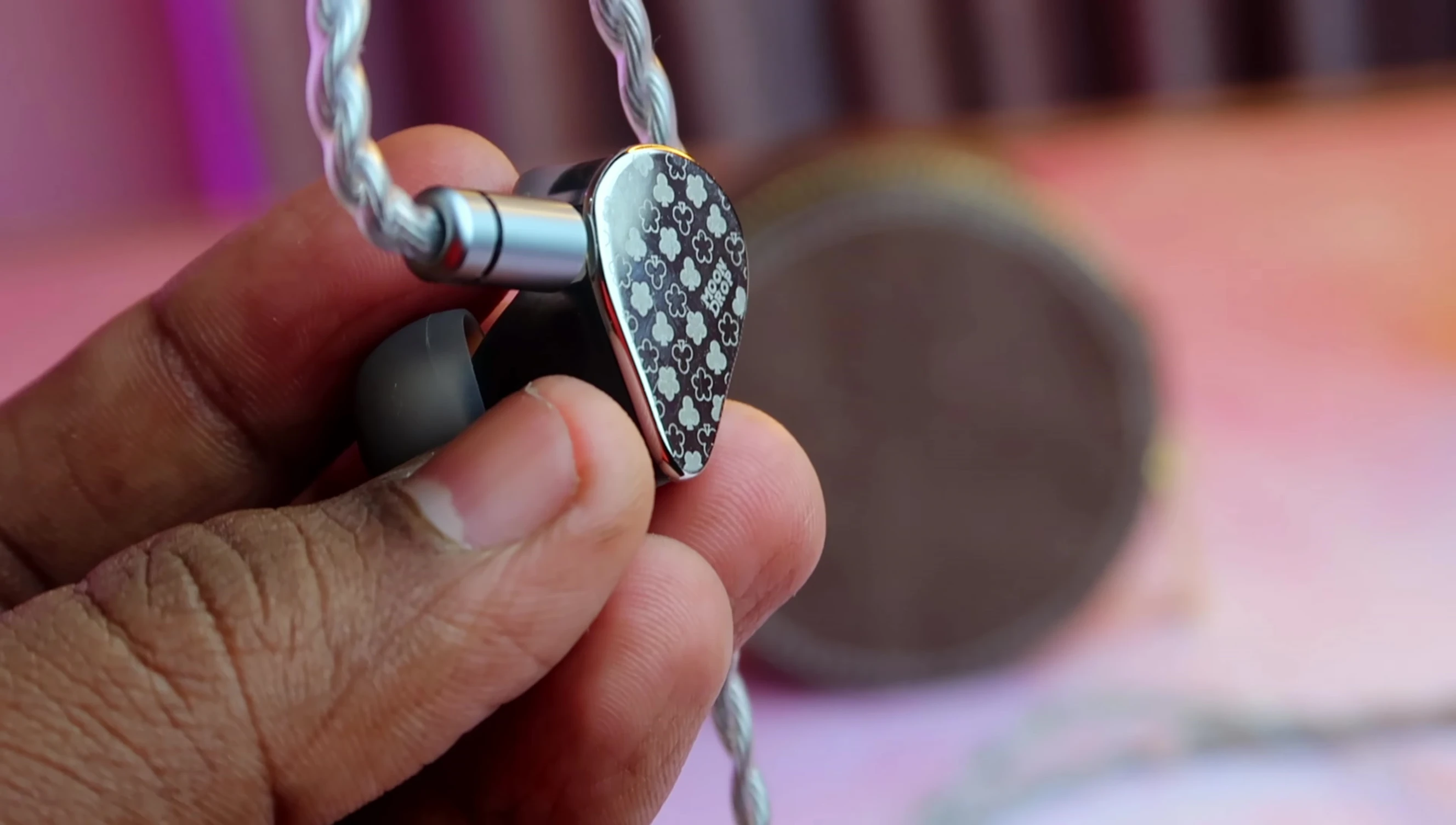 Showcase of the Moondrop May's IEM shell design
