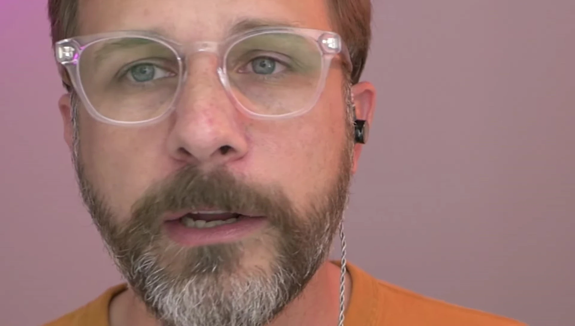 Side view showing the bulge on the earpiece