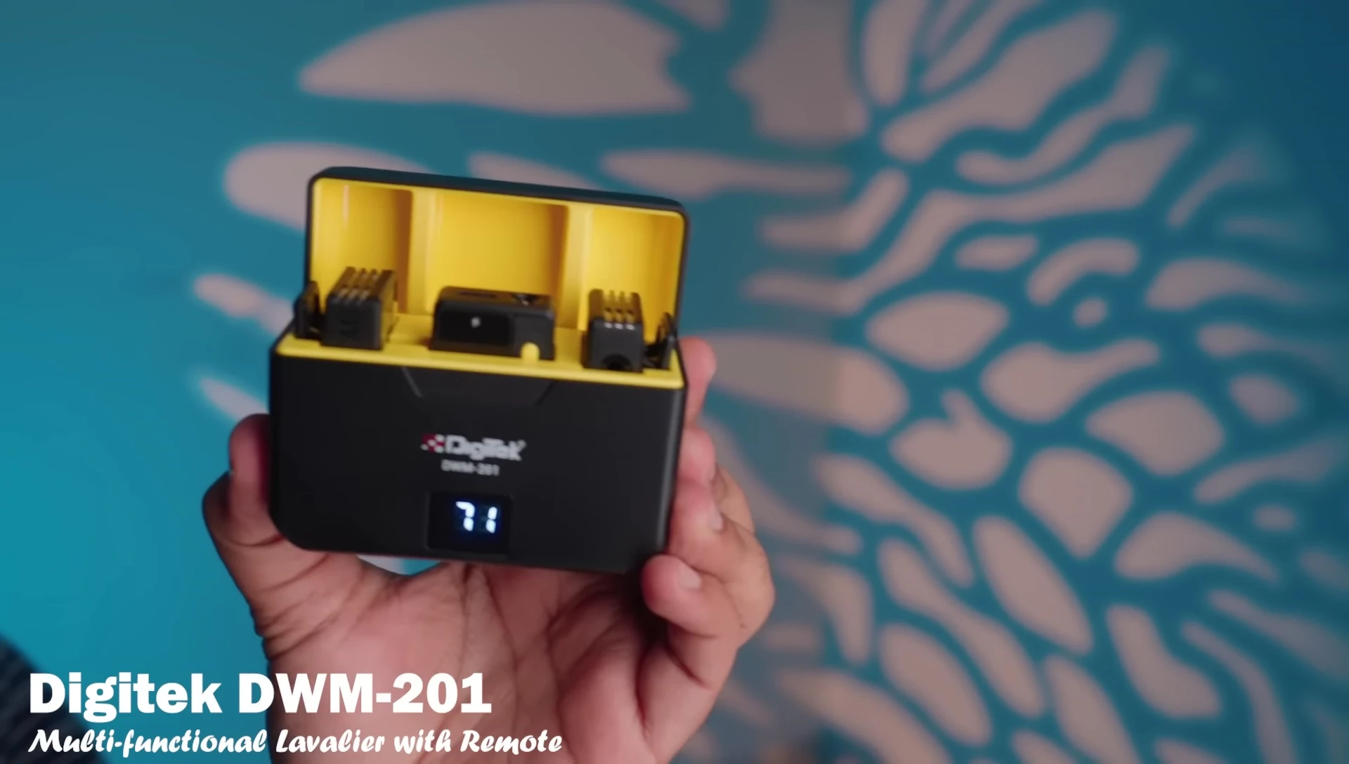 Digitek DWM-201 unboxing, showing the box and contents.