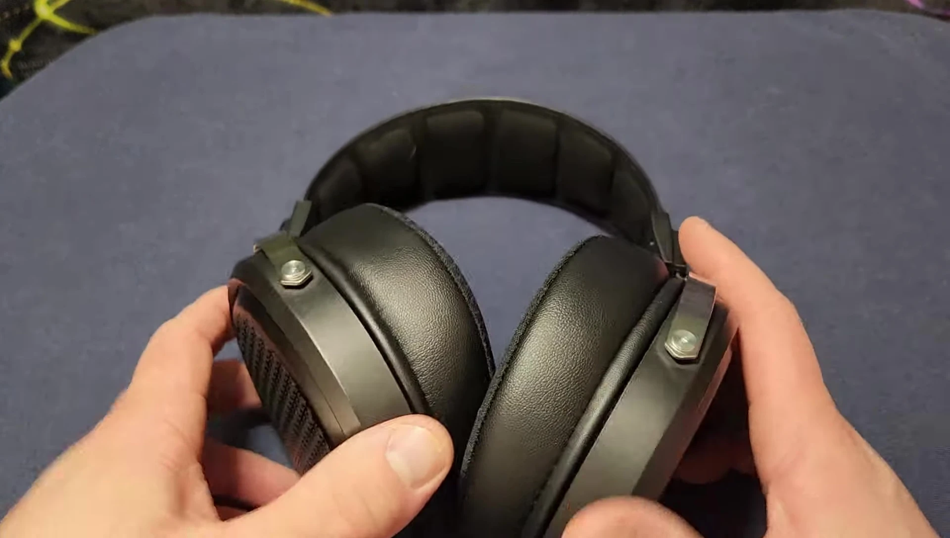 Overhead view of the Fiio FT1 Pro, highlighting the headband-earcup connection point.