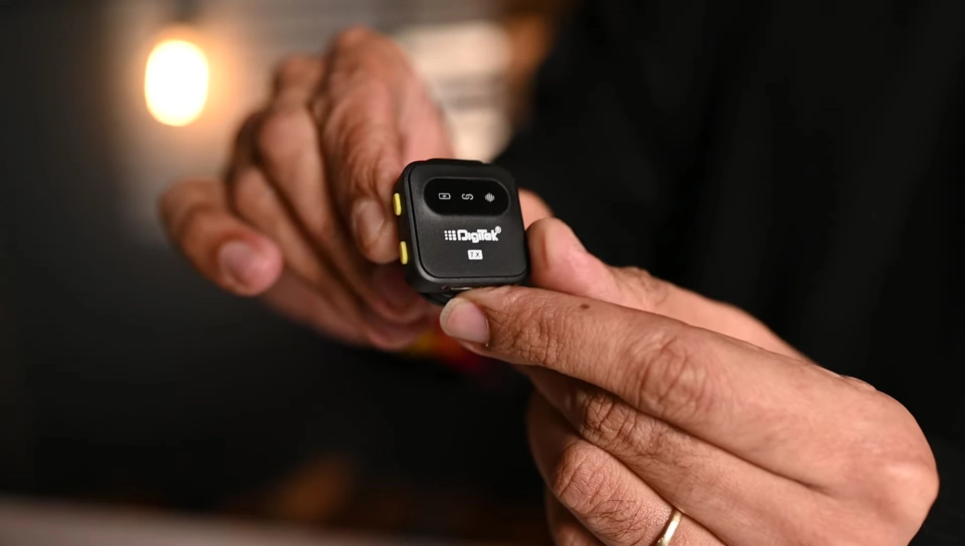 View of the microphone's top, showing the pairing and mode indicators.
