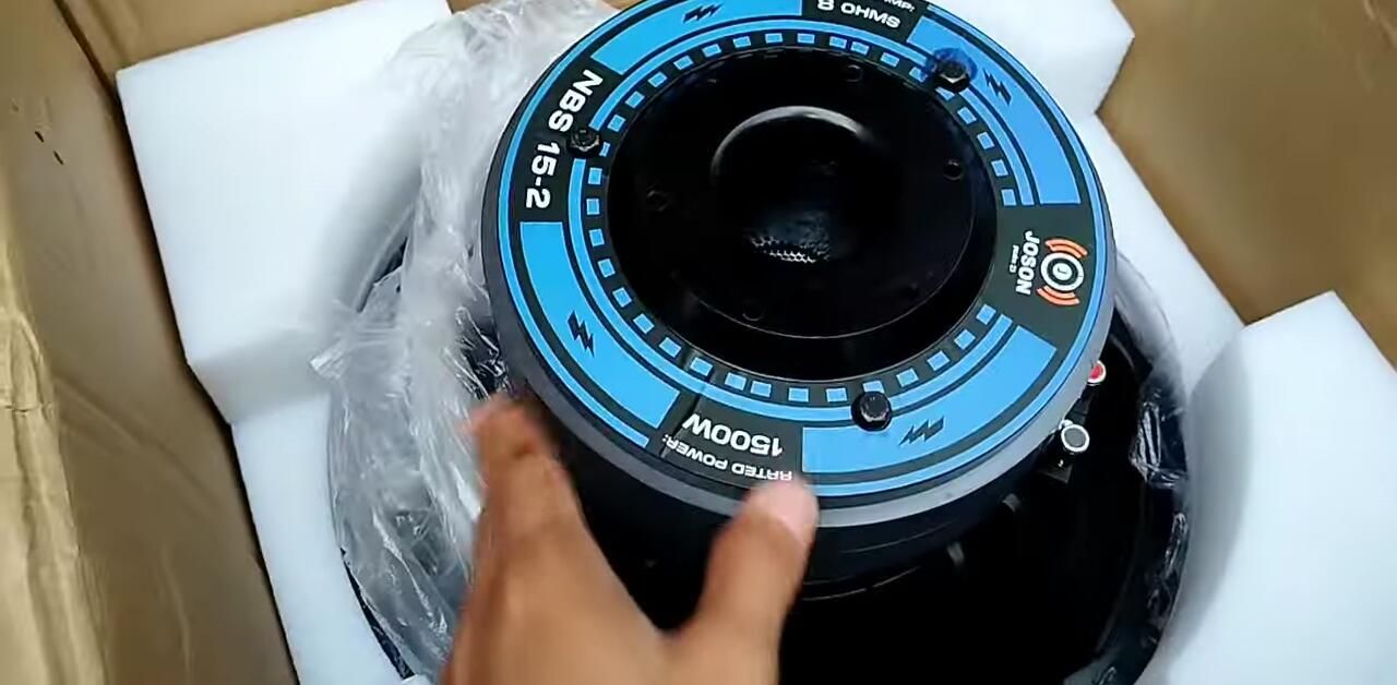 The Joson NBS 15-2 sticker on the speaker