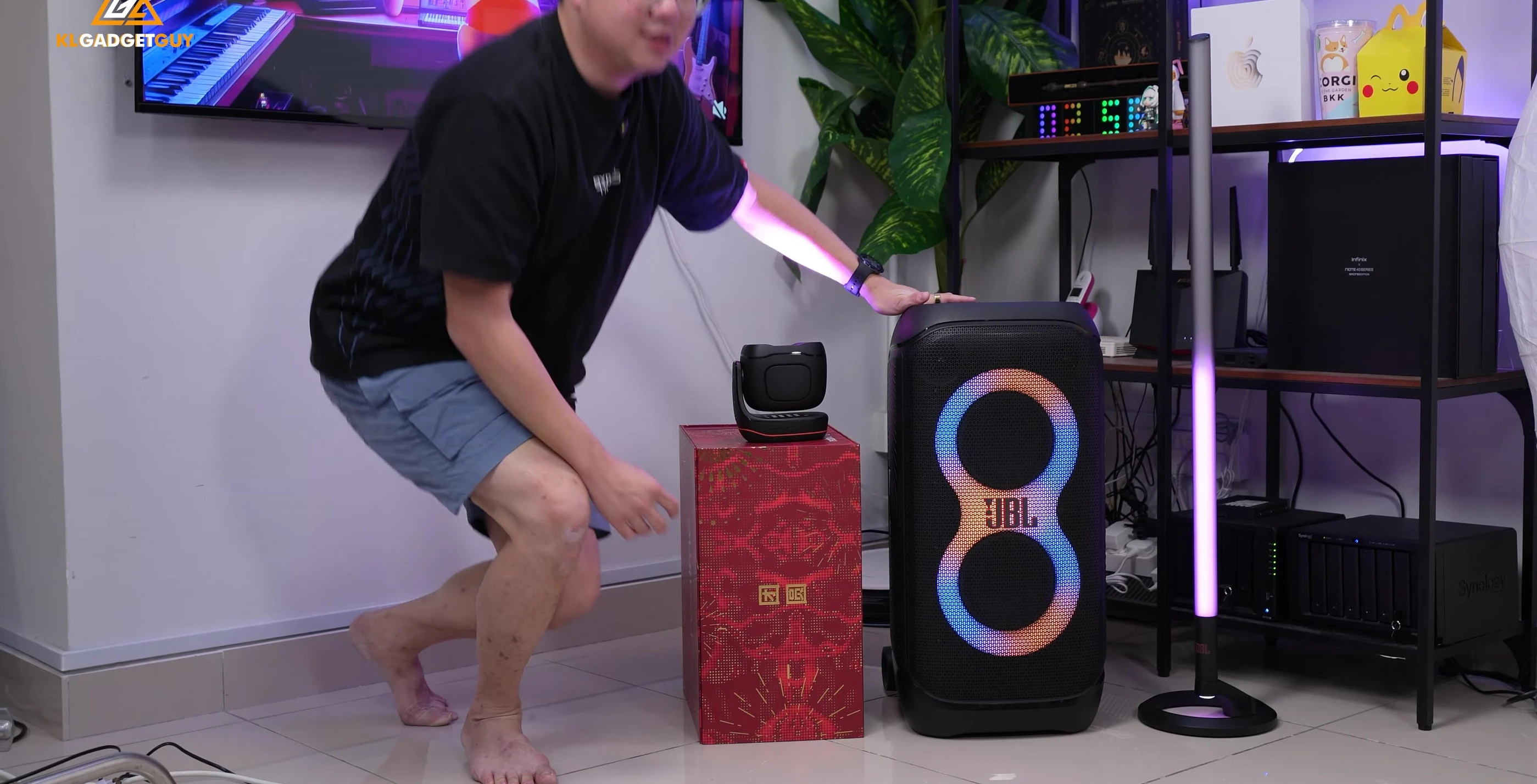 Speaker height comparison with a person