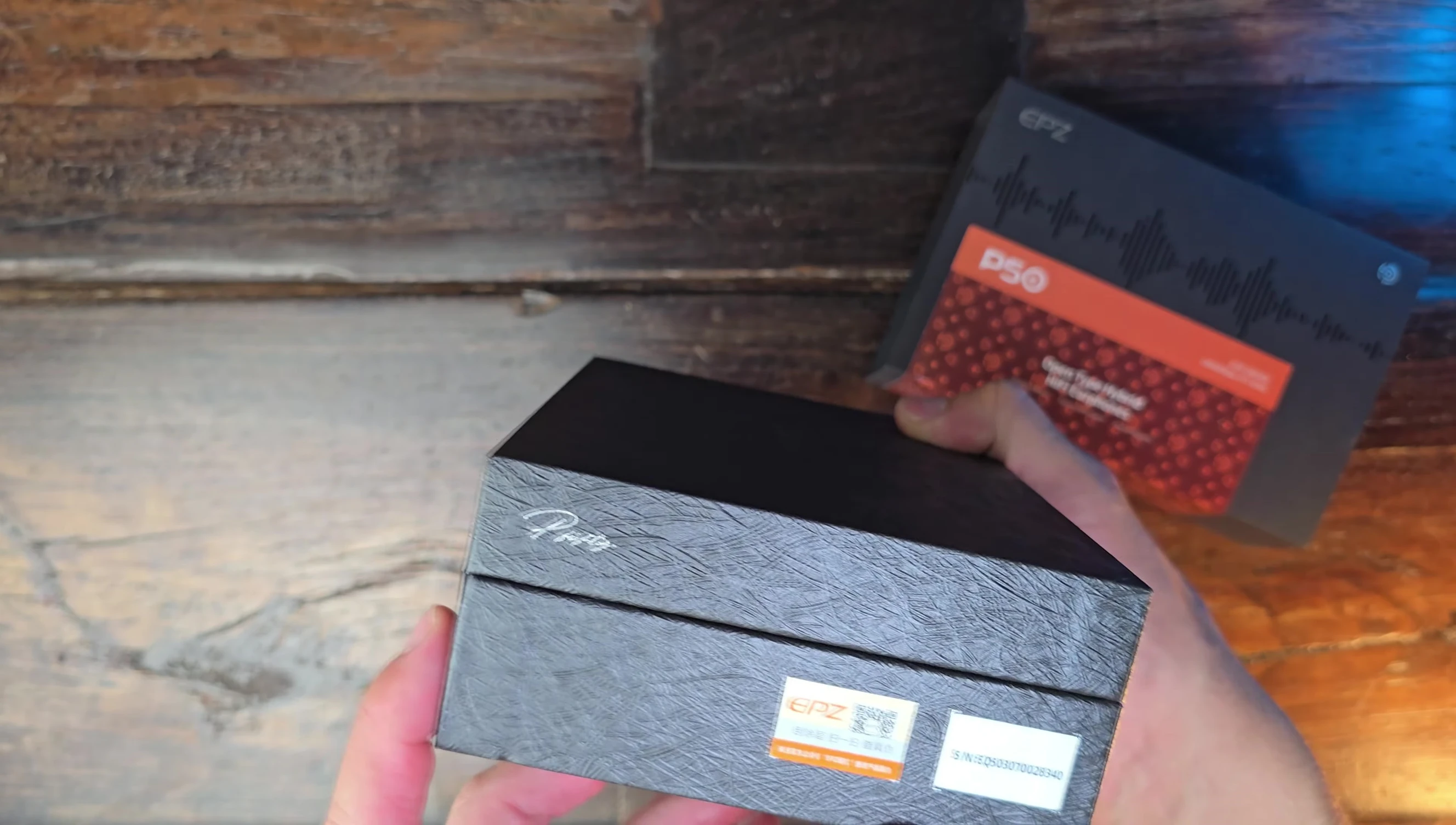 Close-up of the box's interior and sleeve