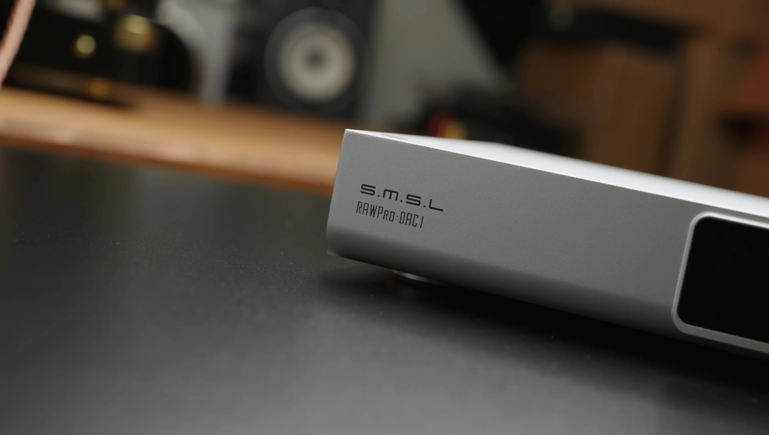 Image comparing the Laiv Harmony with another DAC
