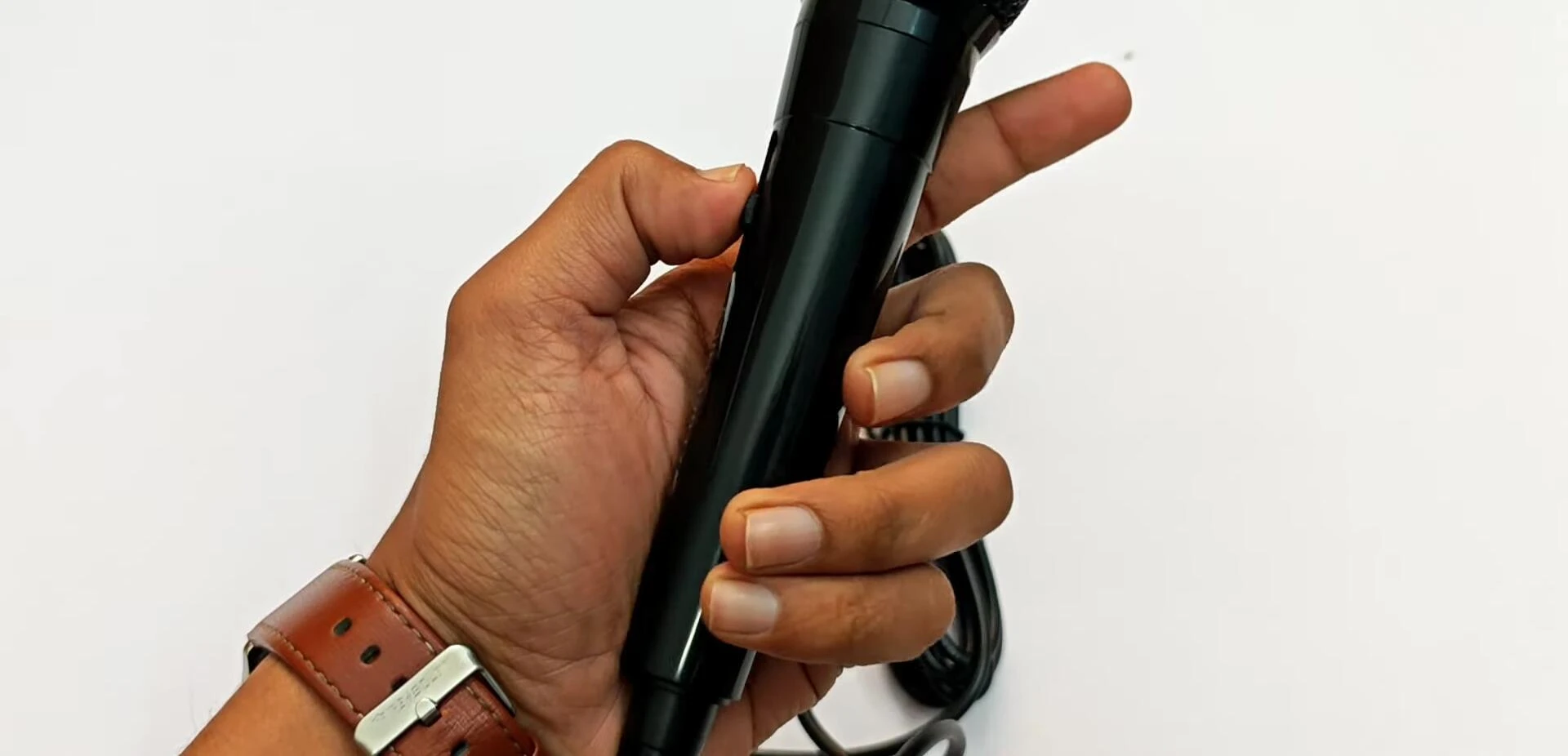 Close-up of the microphone showing its plastic build