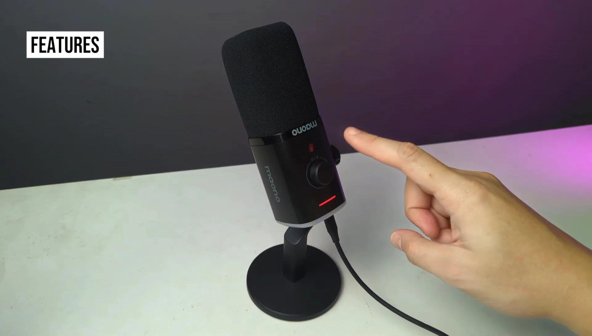 The control knob and mute button on the Maono PD100X
