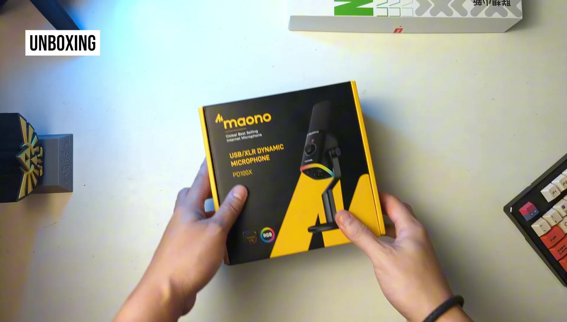 The Maono PD100X microphone box