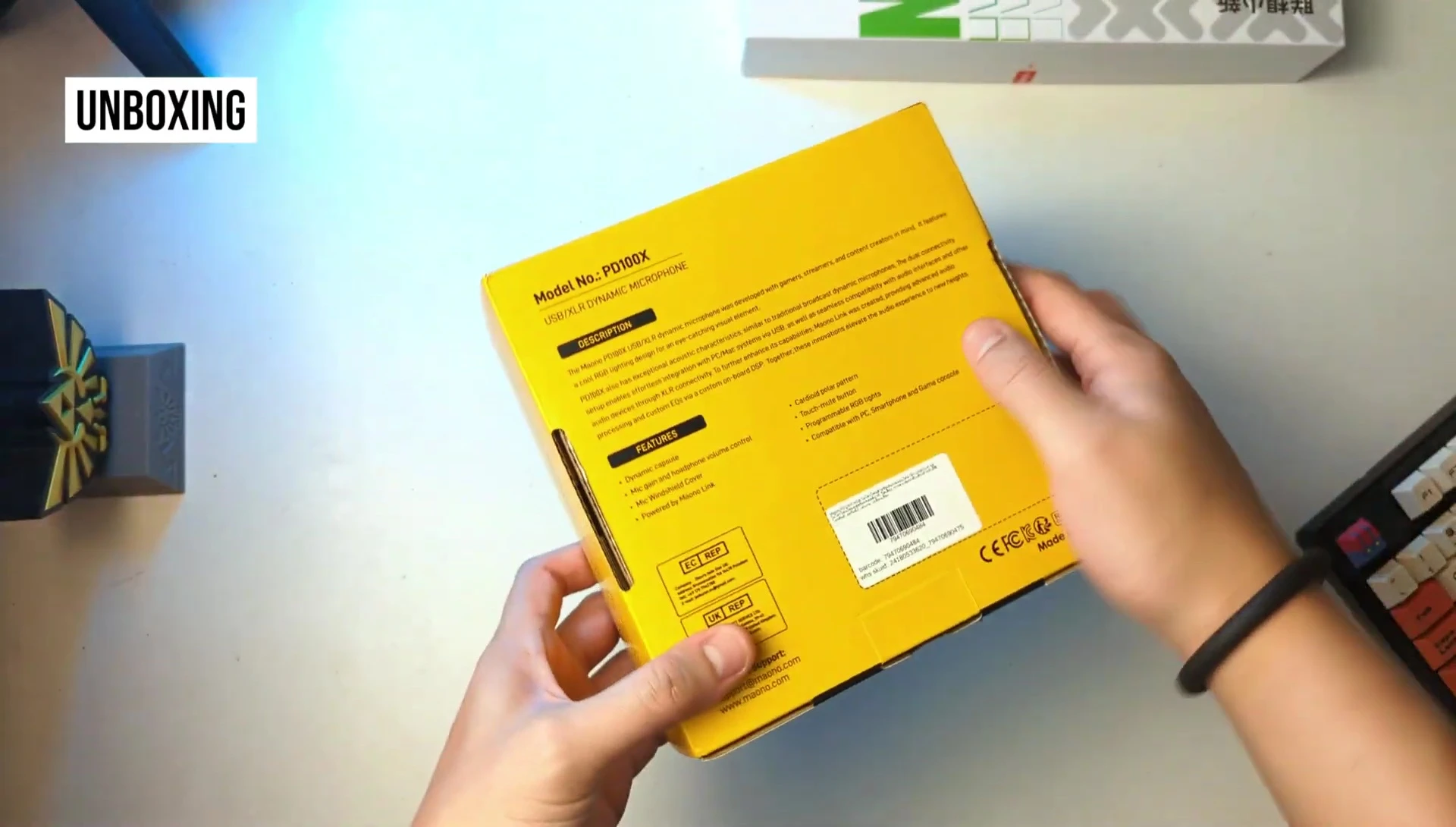 Unboxing the Maono PD100X and its accessories