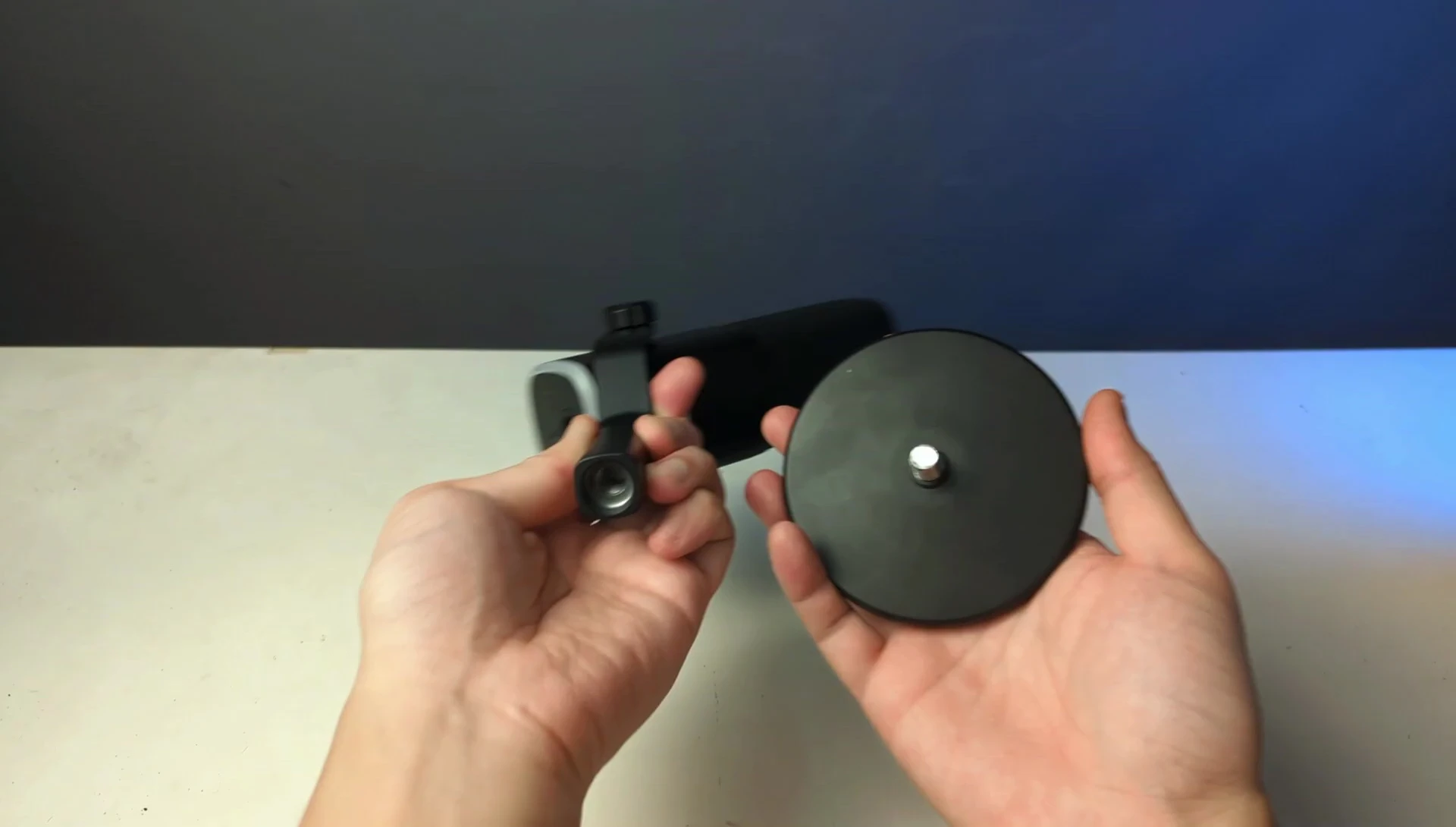 The Maono PD100X desktop stand and boom arm compatibility