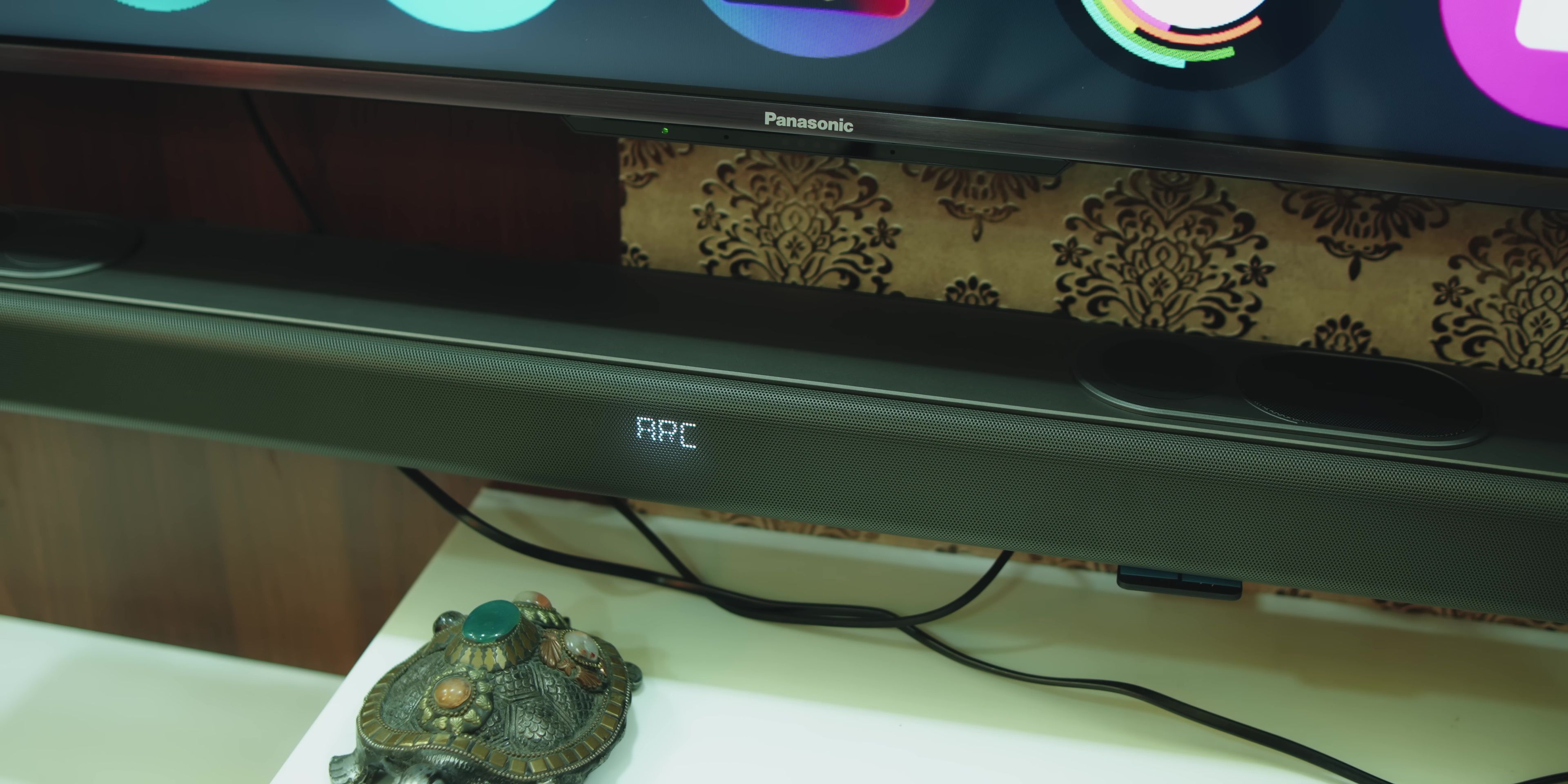 TV screen showing the HDMI ARC connection.