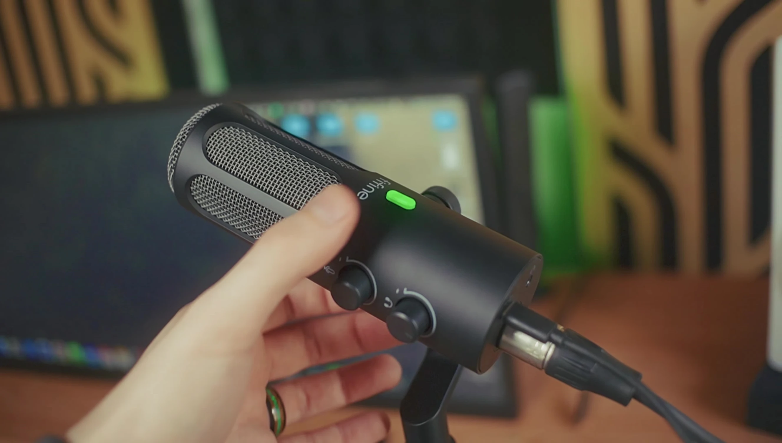 Image showing the mute button on the microphone, with the red/green light indicators.