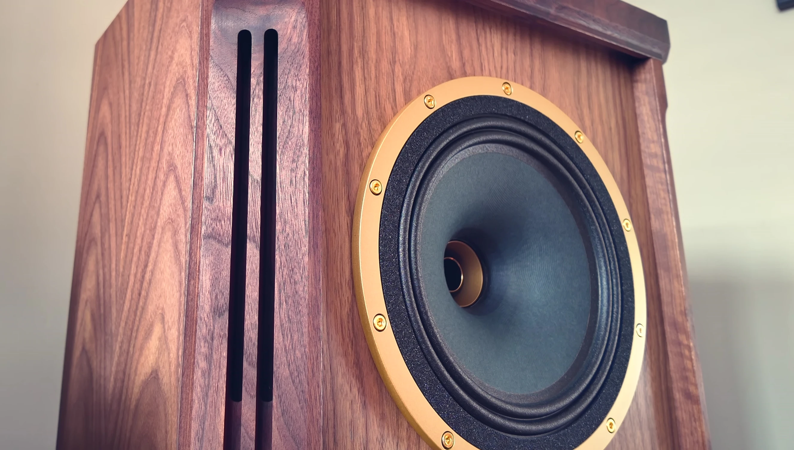Front view demonstrating the wide porting system.