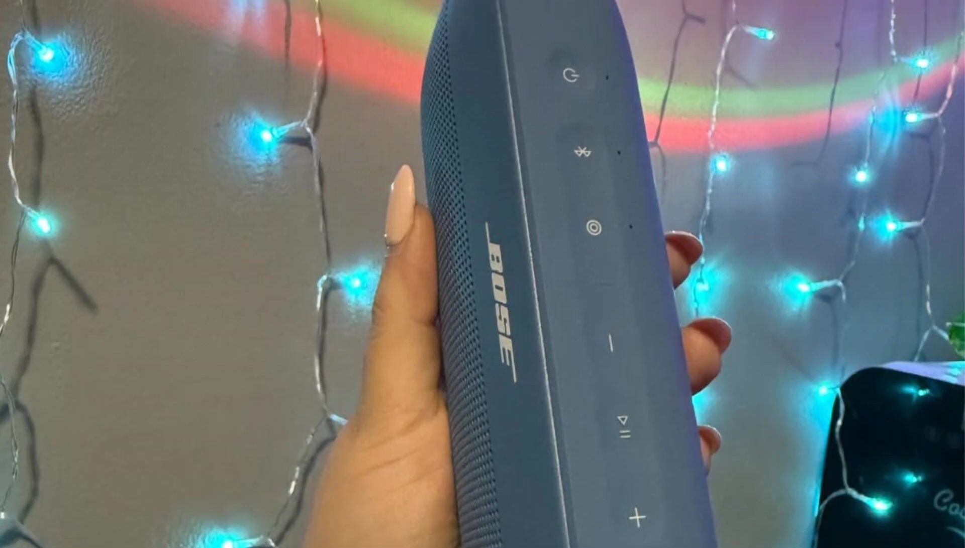 Demonstration of Bluetooth connectivity and multipoint pairing.