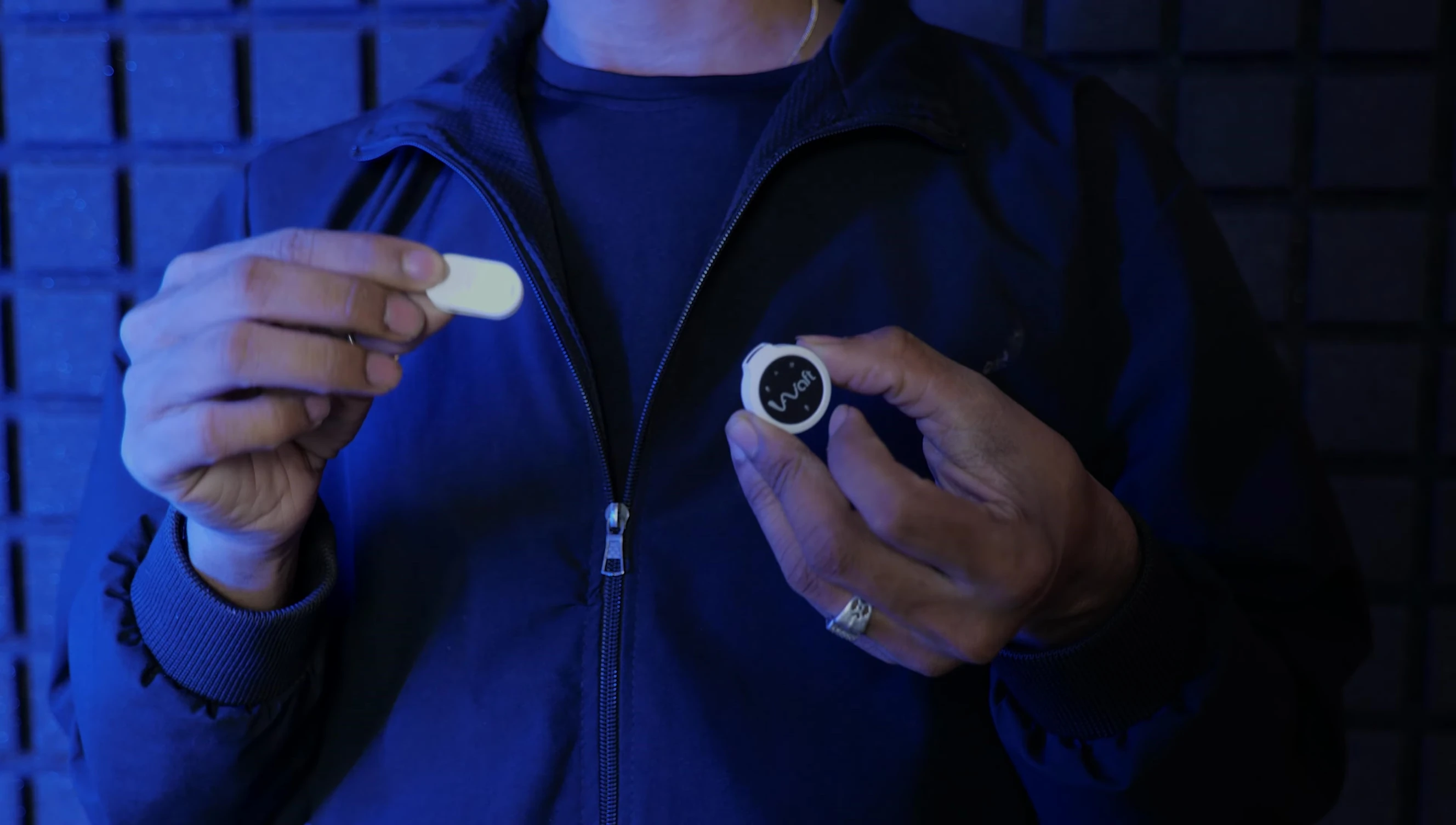 Showing the magnetic attachment method.