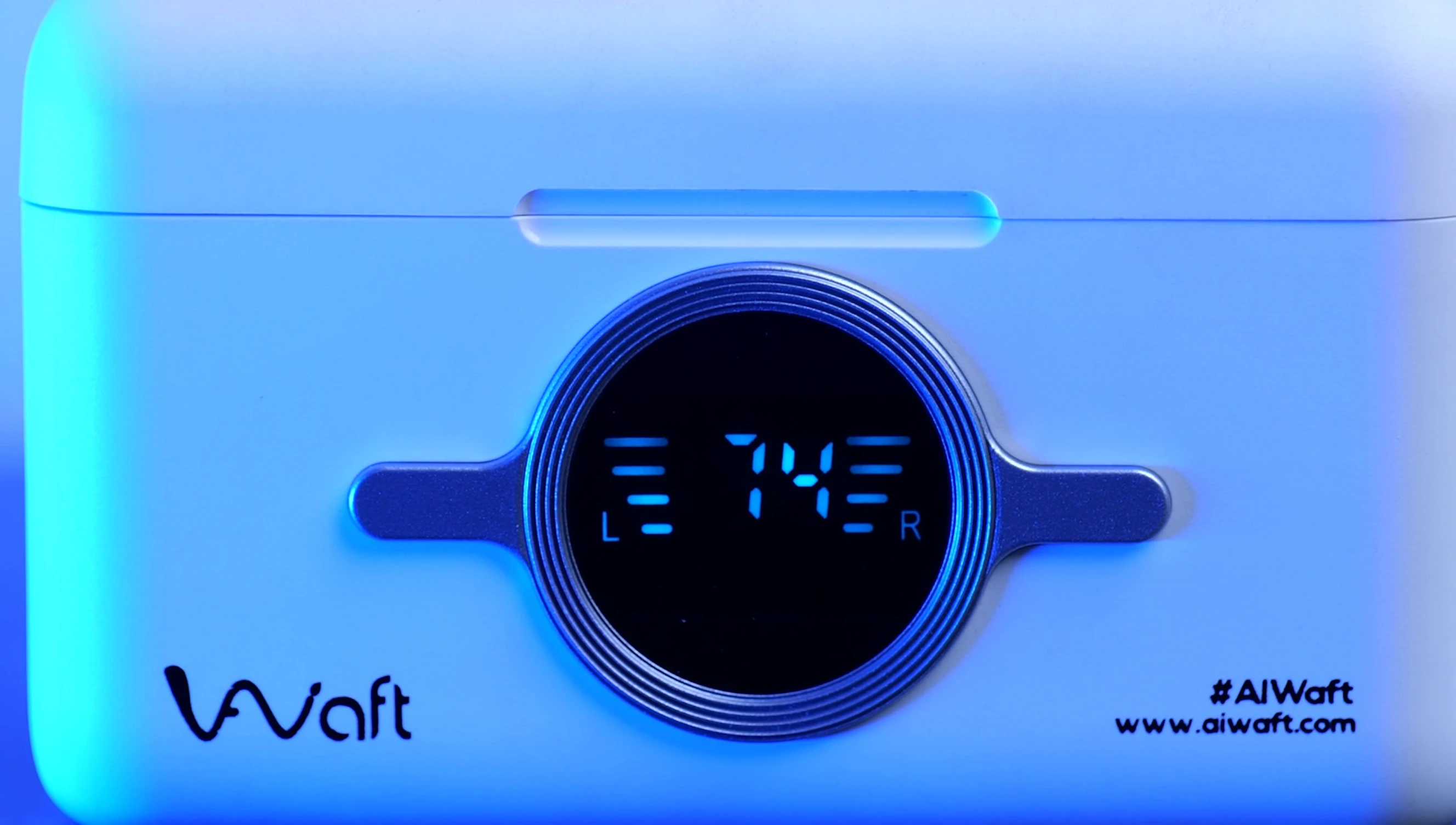 Close-up of the battery level indicator on the receiver