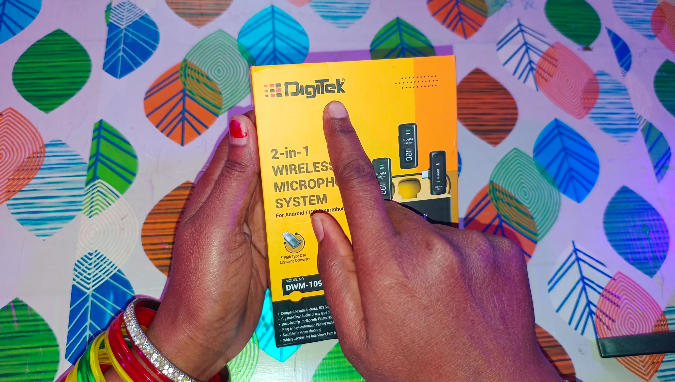 Screenshot of the microphone packaging.