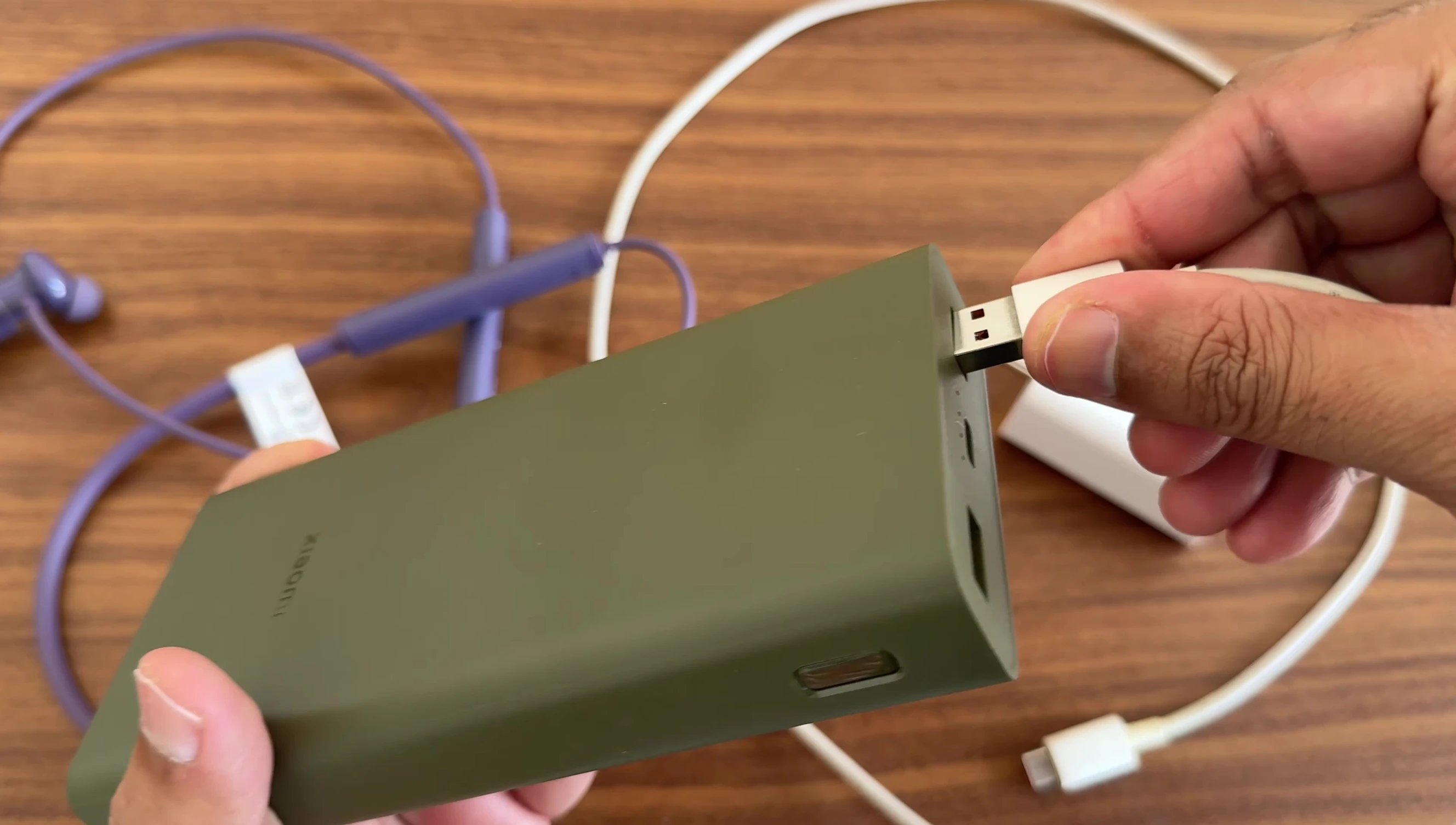 Screenshot of the Realme Buds Wireless 5c charging with a 33W charger