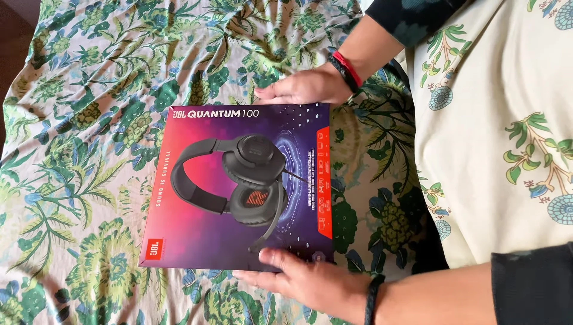 Close-up of the JBL Quantum 100 headphones