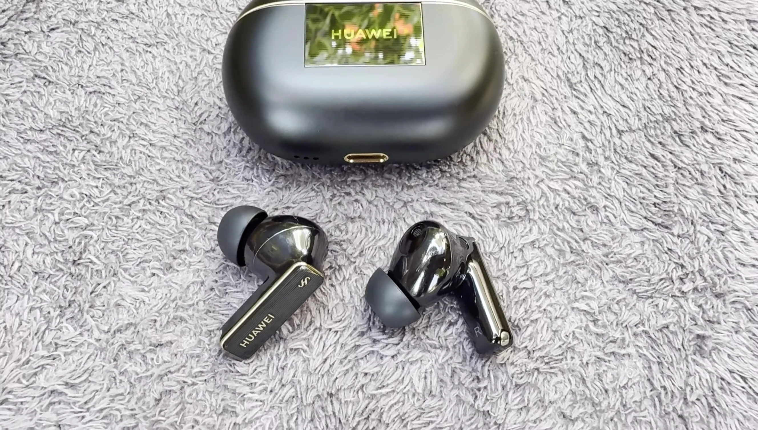 The reviewer emphasizing the great sound quality
