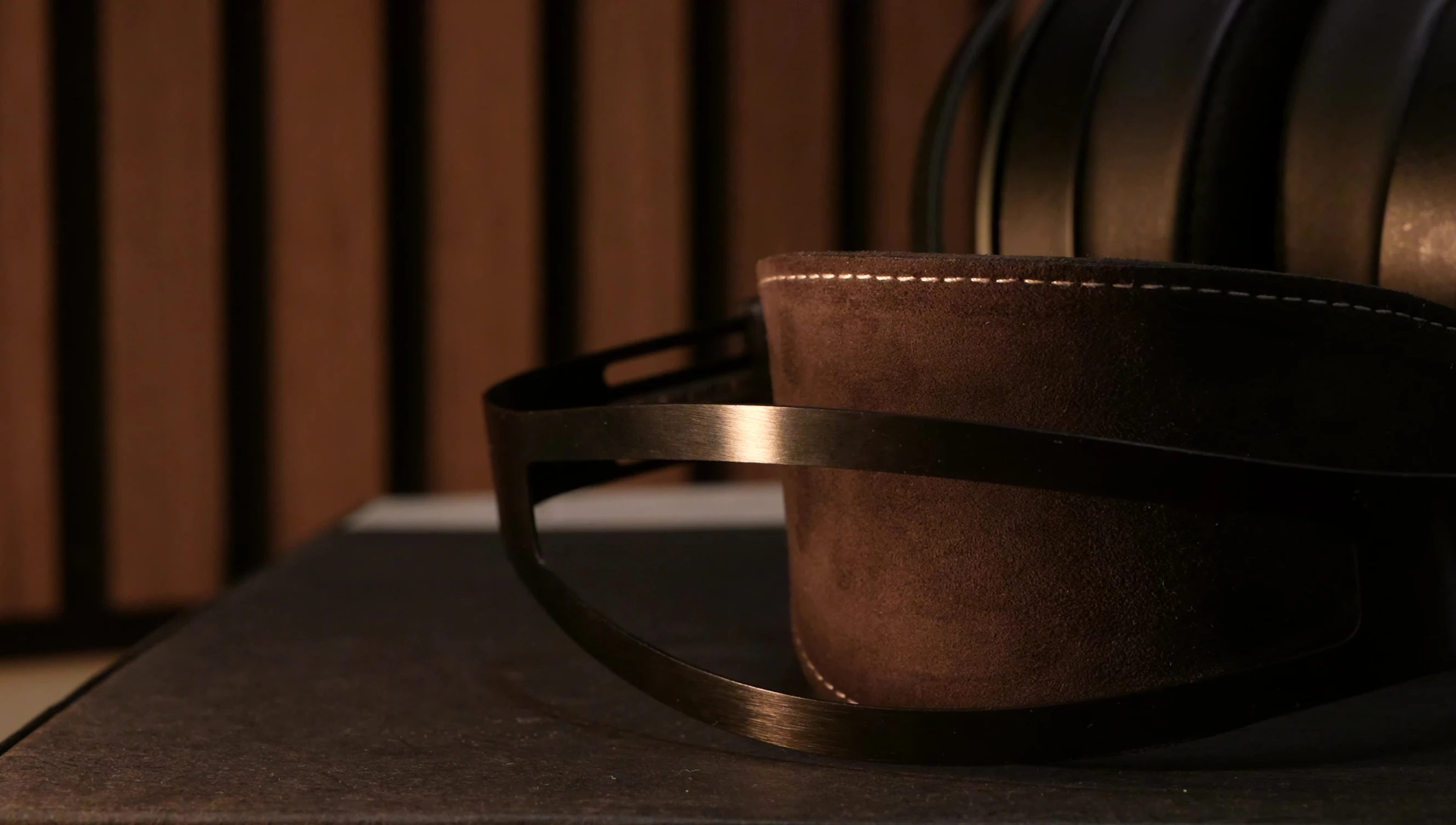 Close-up of the Arashi headband, highlighting its design similarities to the HiFiMan Arya.