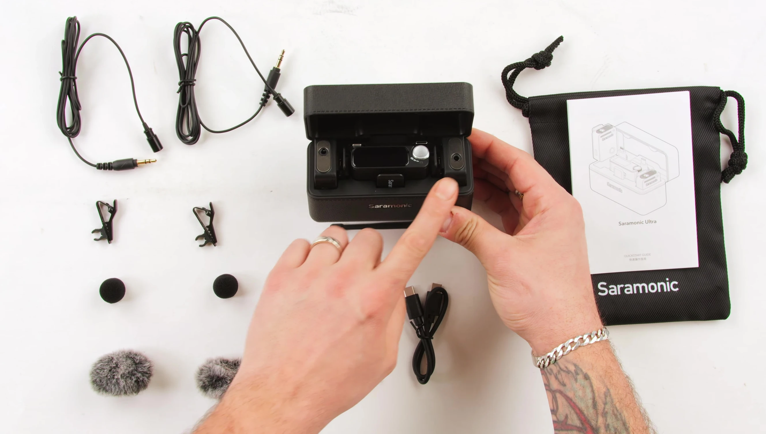 Contents of the Saramonic Ultra charging case