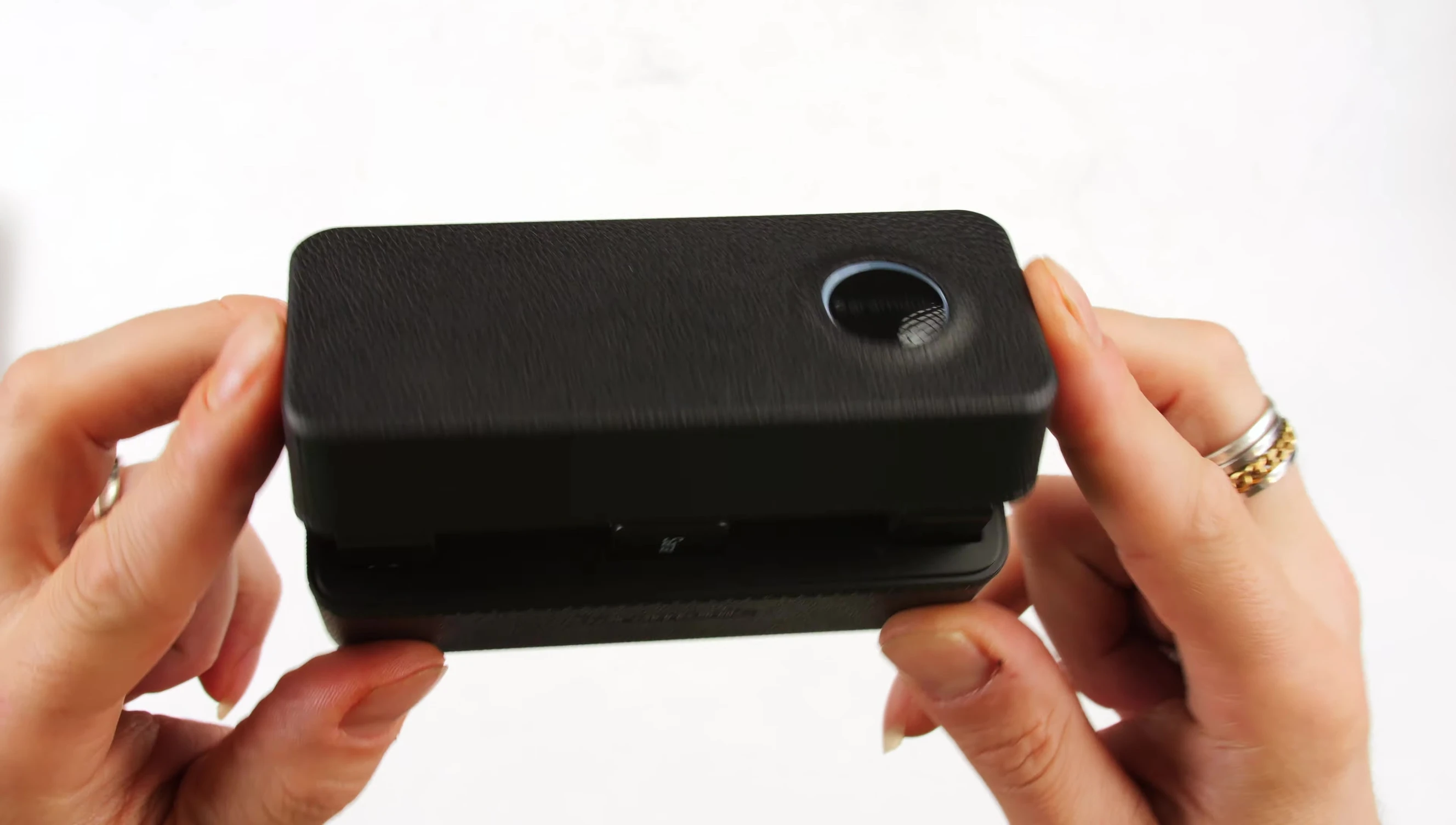 Close-up of the Saramonic Ultra receiver