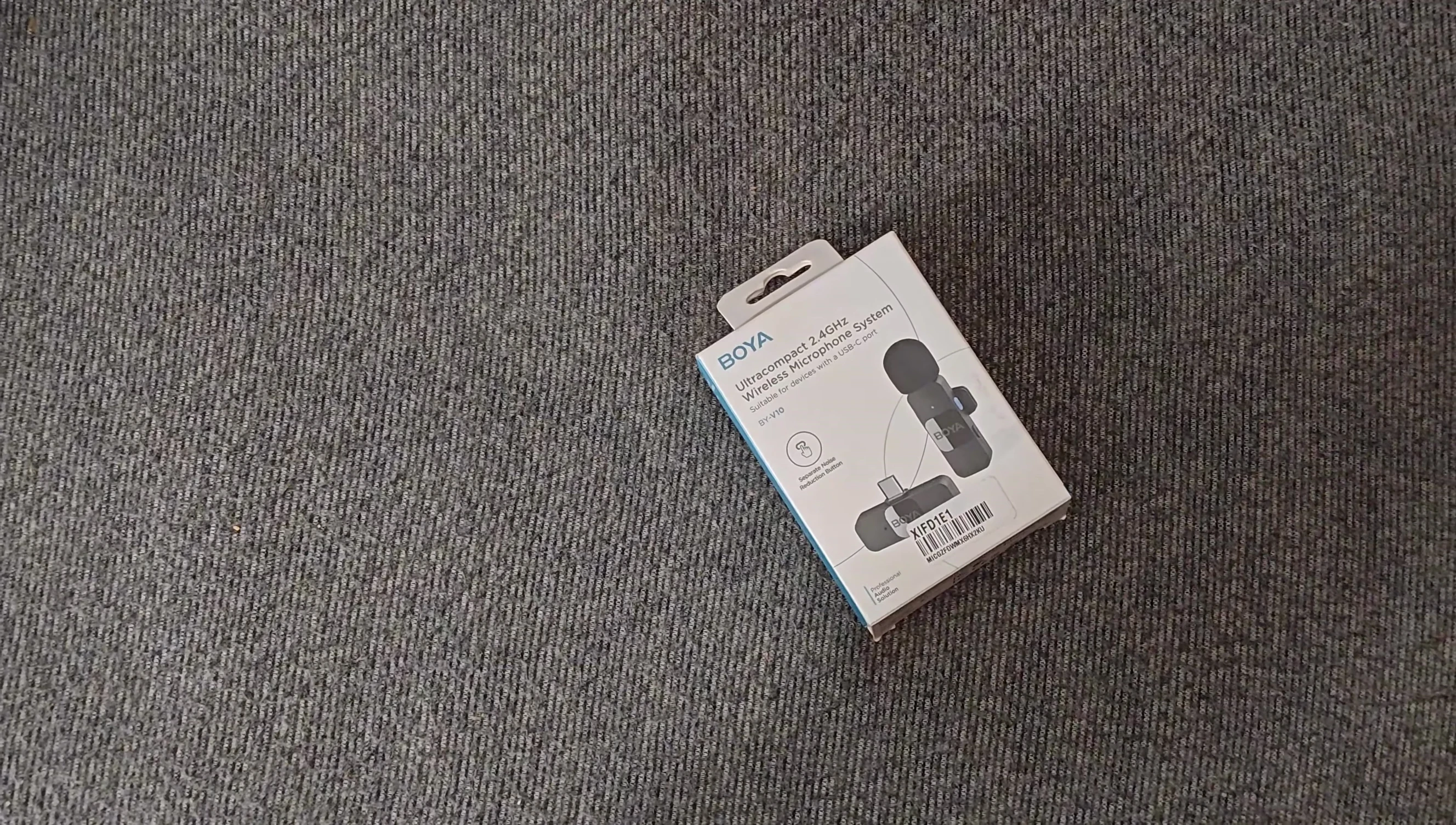 Unboxing the BOYA V10 microphone