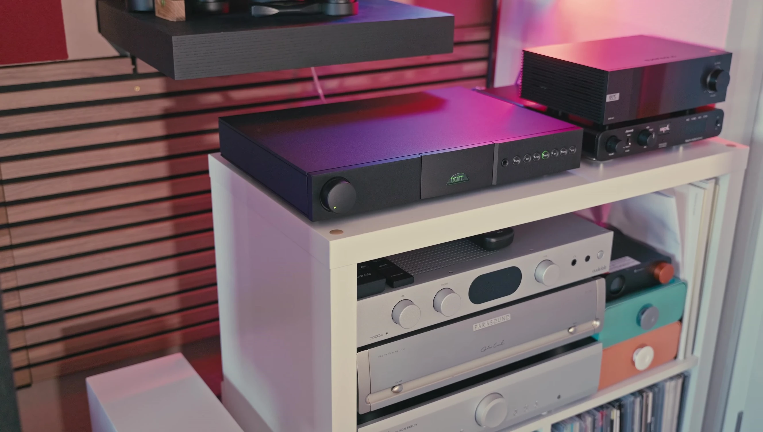 The reviewer discussing amplifier pairing and its impact on sound