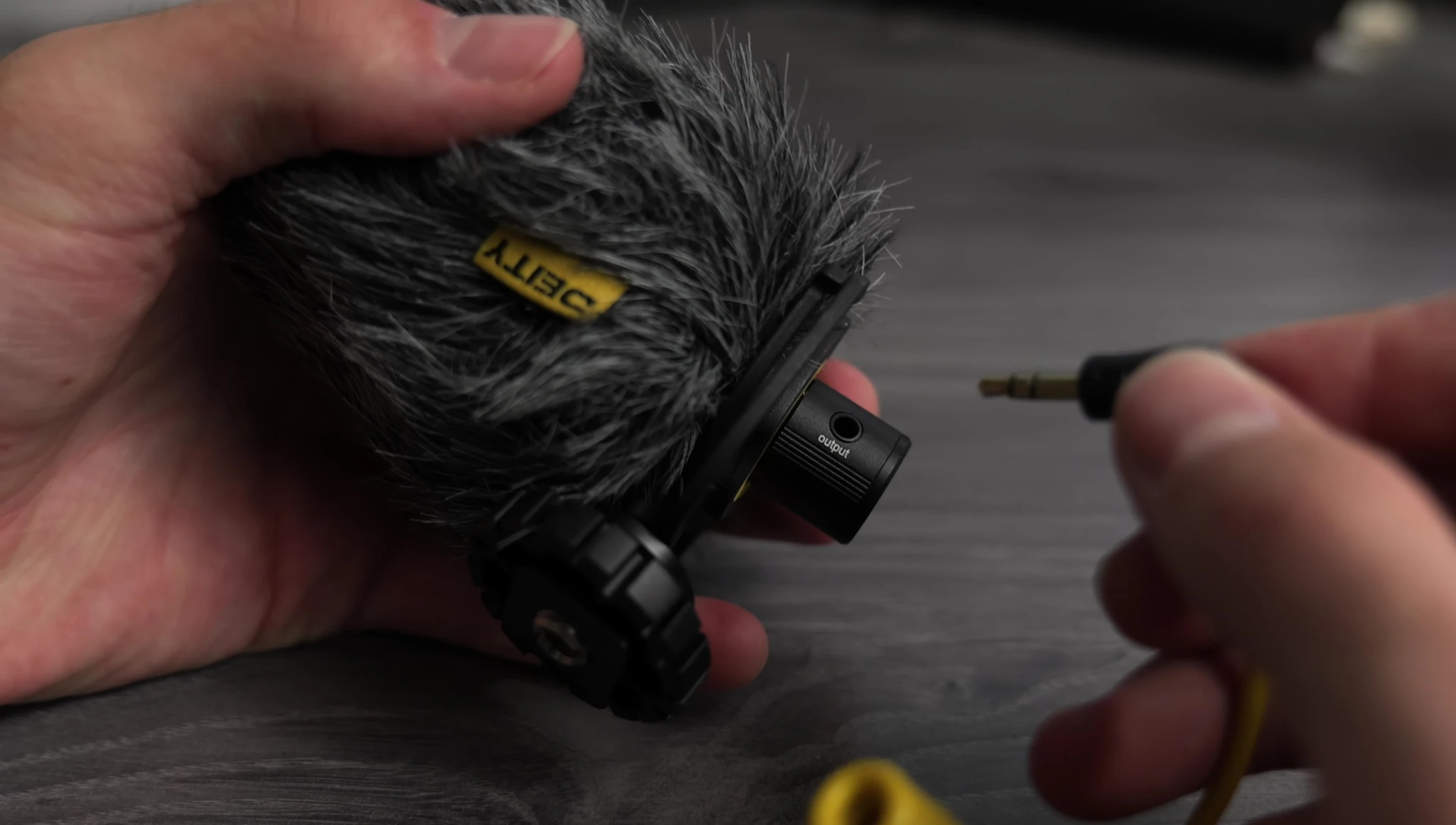 Side-mounted microphone jack.