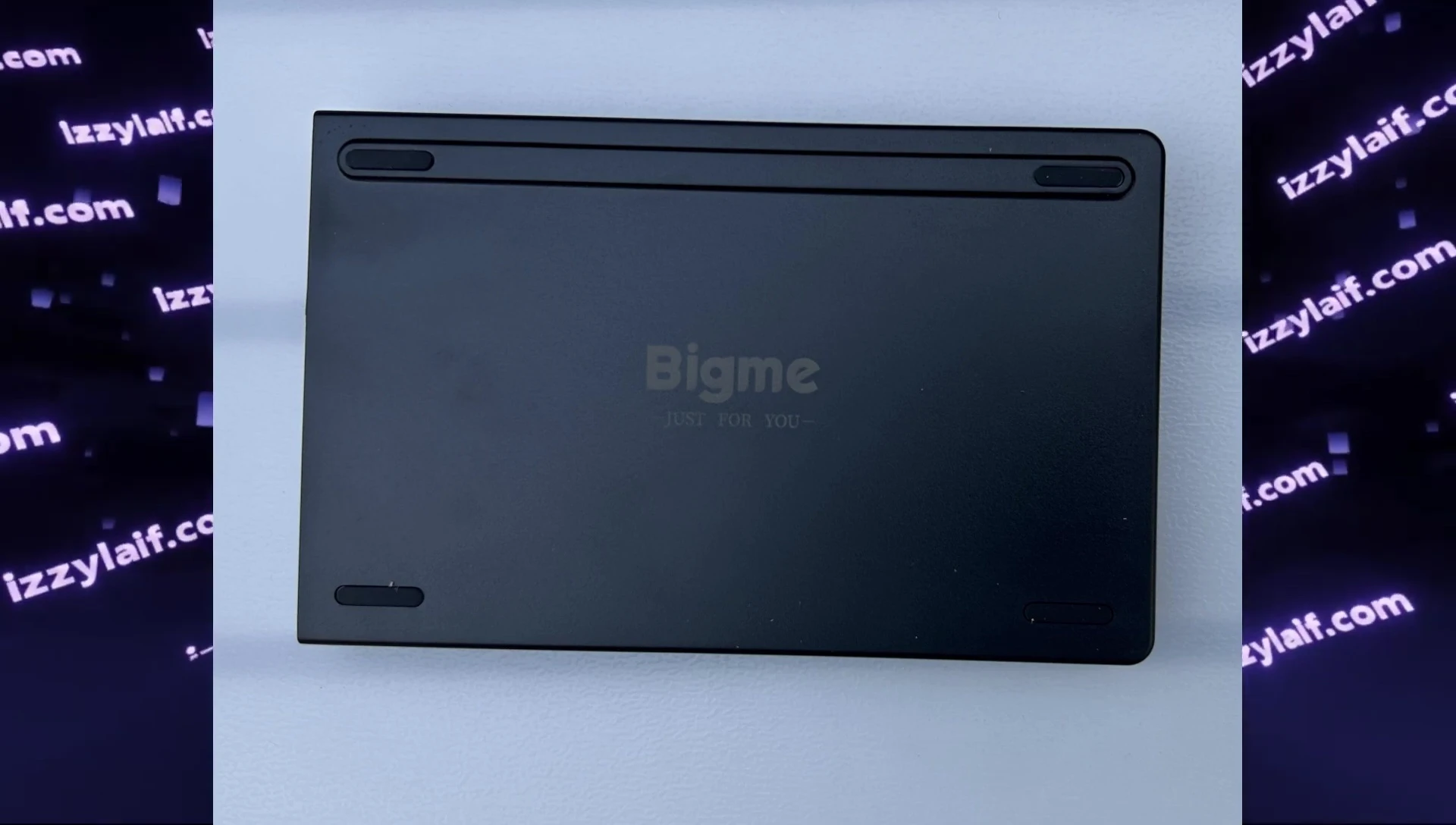 The Bigme foldable keyboard shown closed.