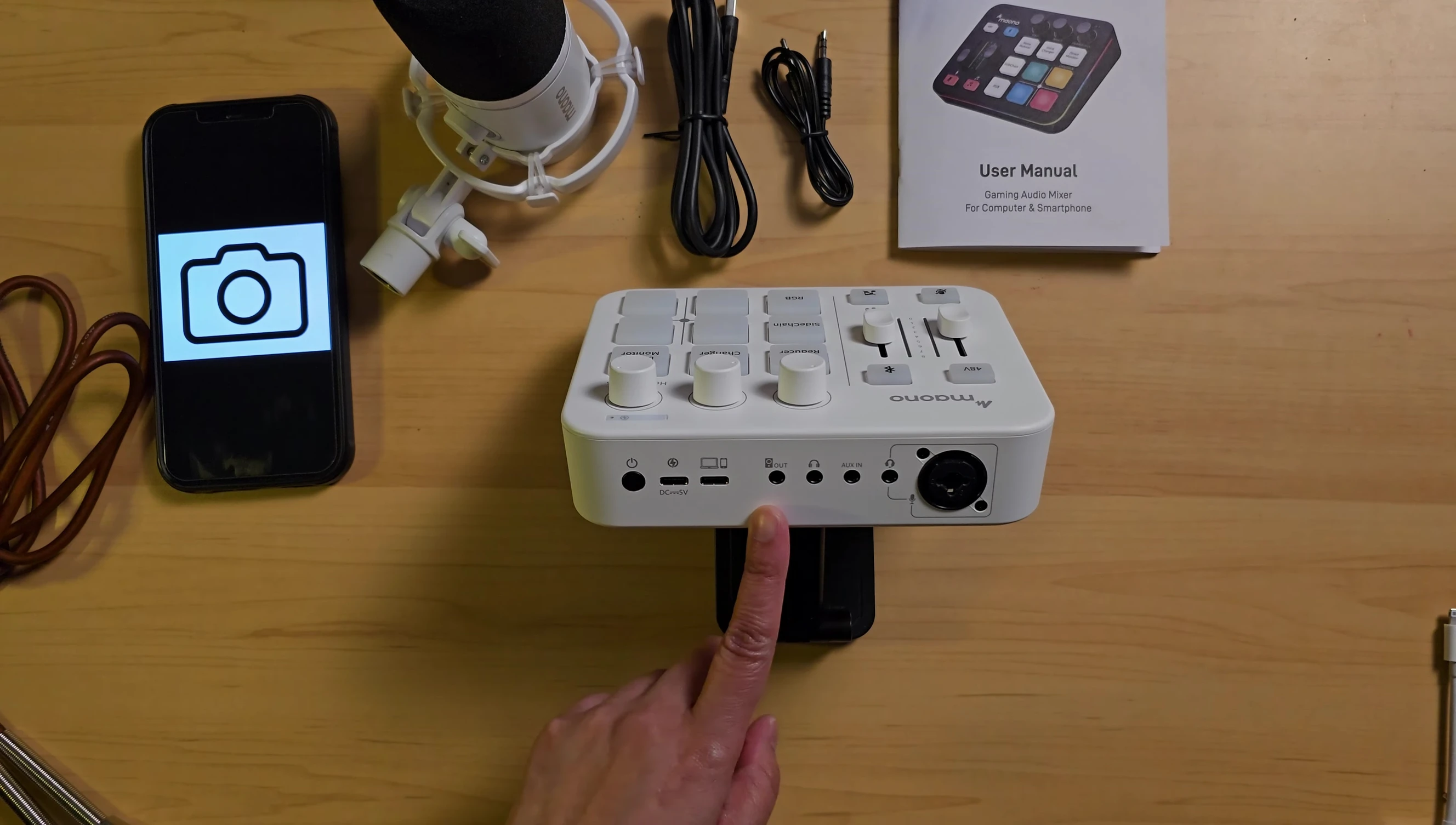 Connecting the power supply