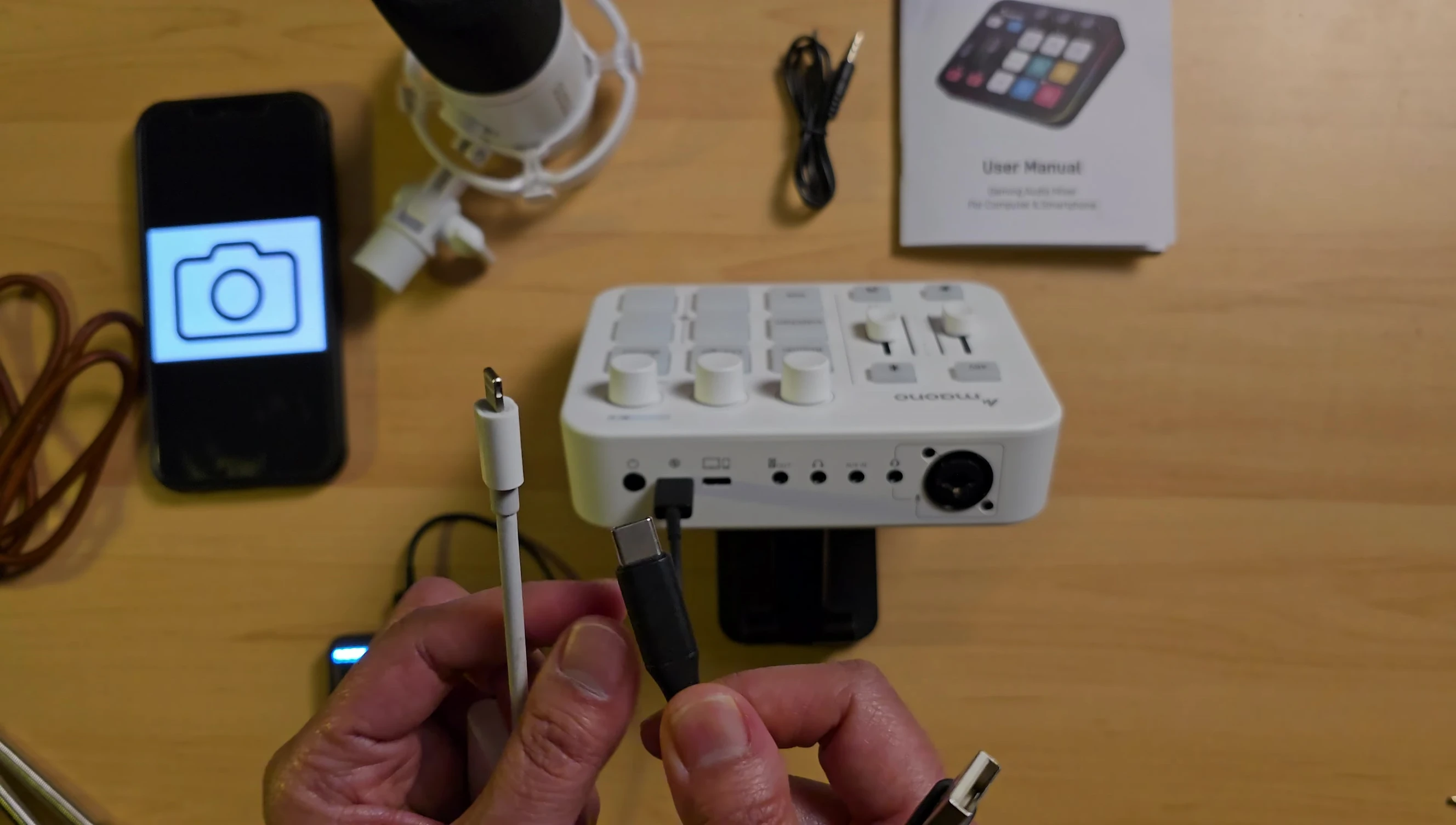 Connecting the iPhone via the adapter