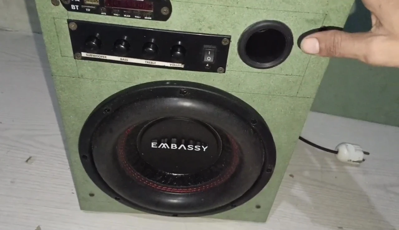 Front view of the assembled speaker box
