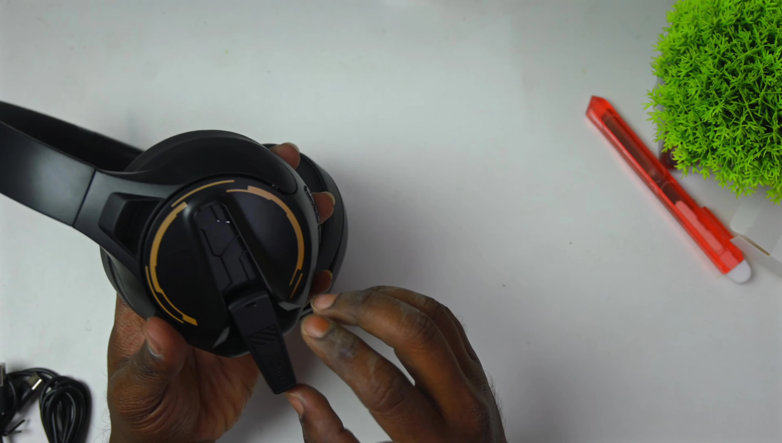 Close-up of the microphone and control buttons