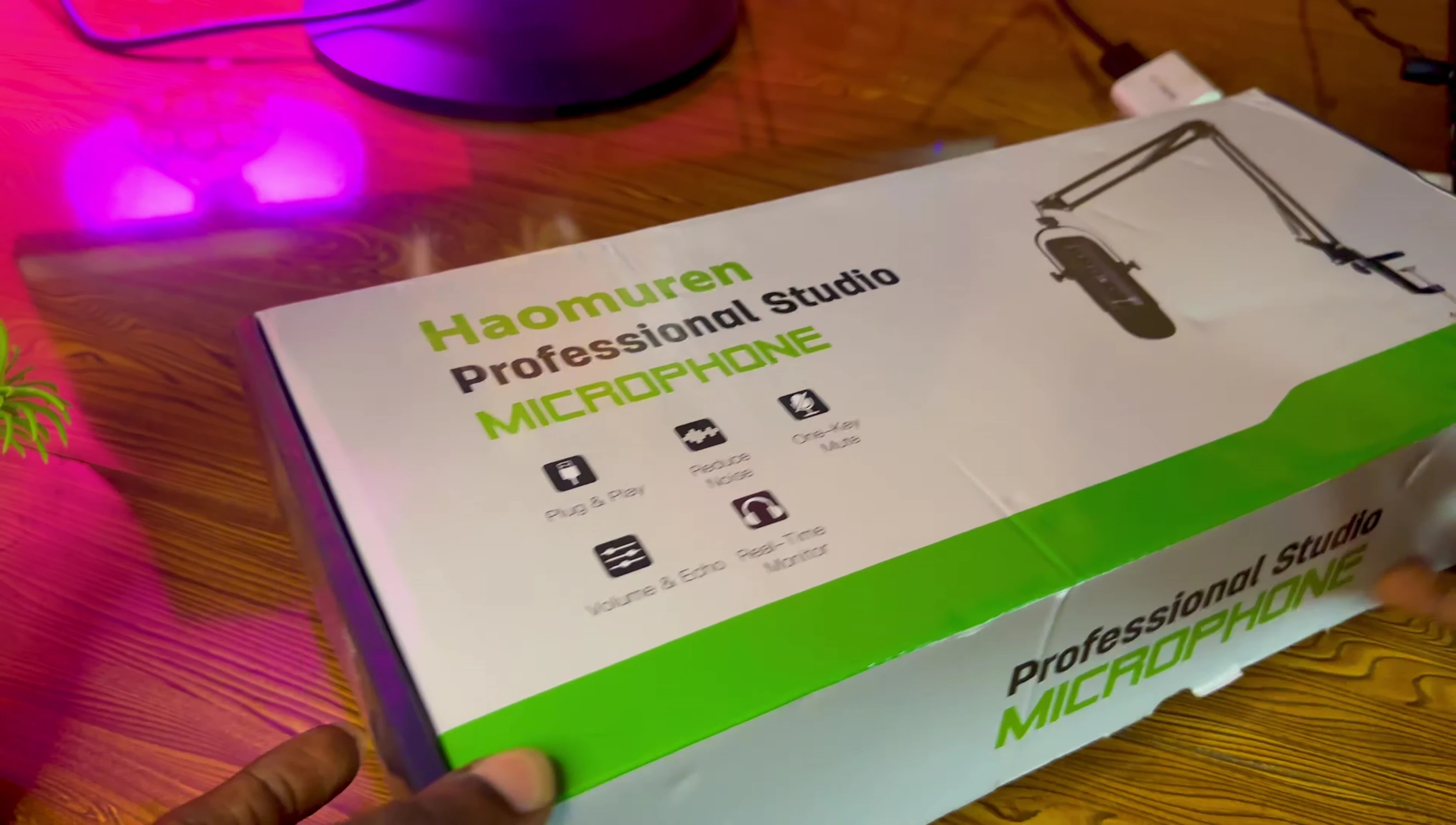 The package containing the Haomuren microphone.