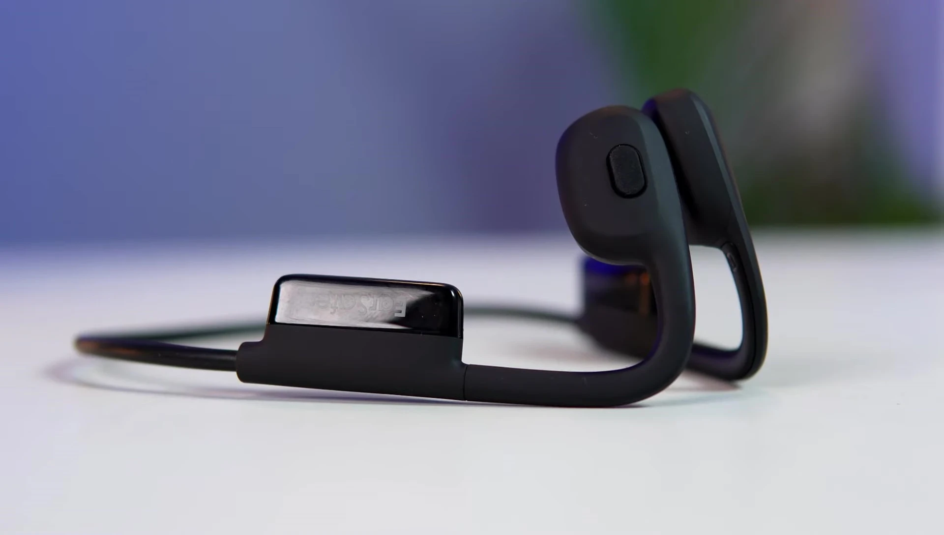 Headphones shown with buttons highlighted.