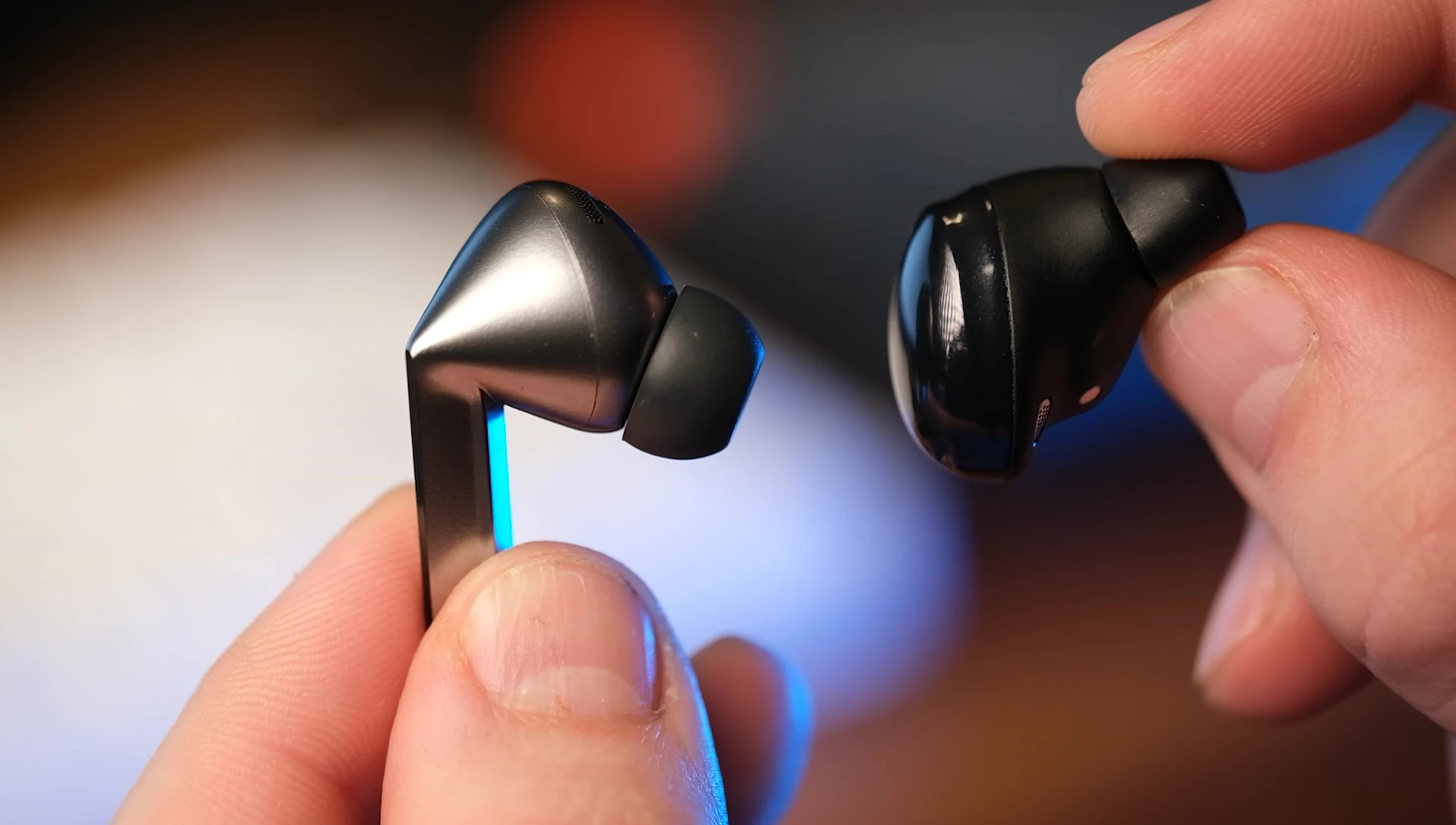 Image showing the weight distribution of the earbuds.