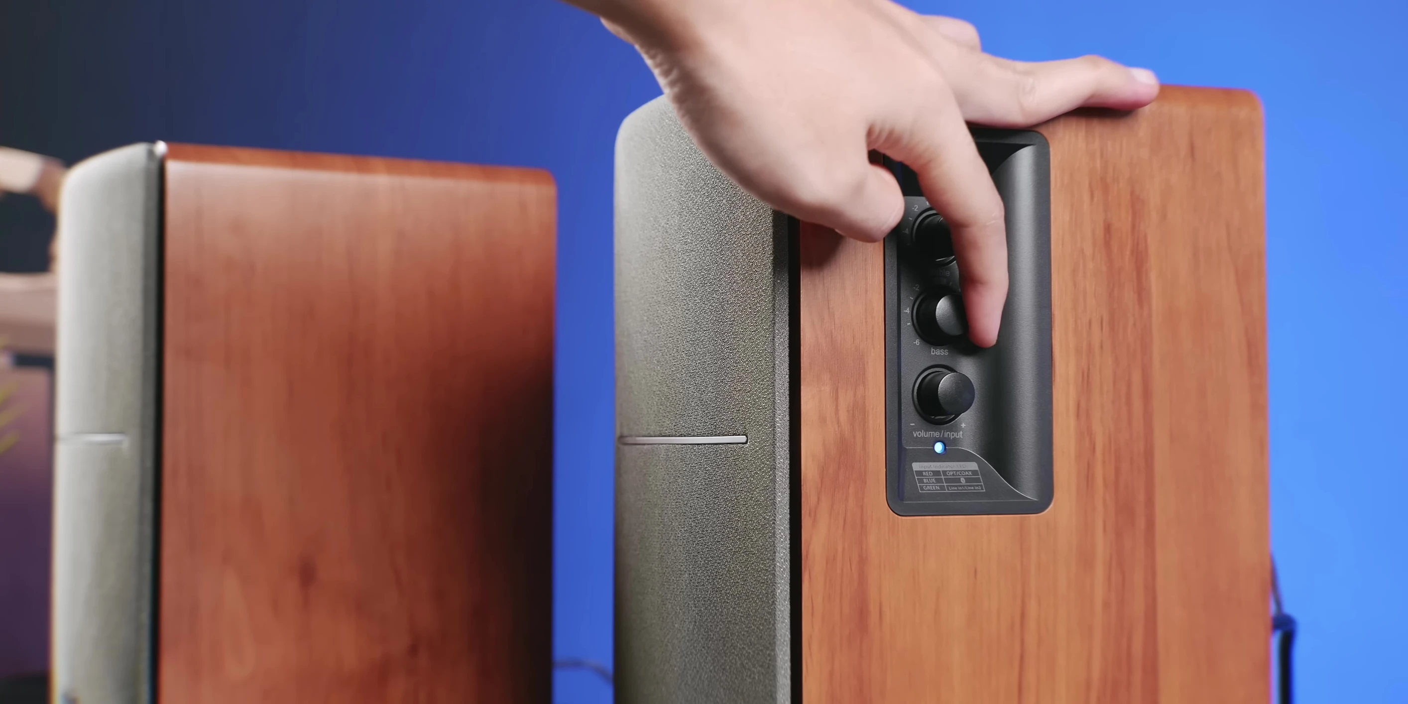 Close-up of the EQ control knob