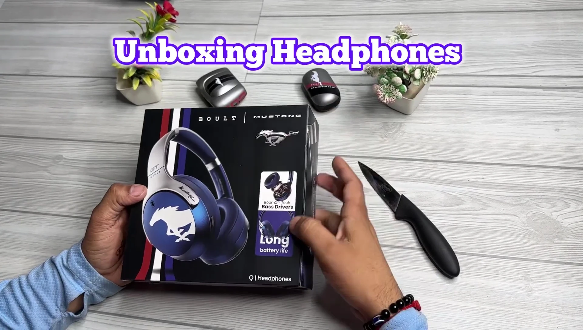The Boult Mustang Q headphones packaging